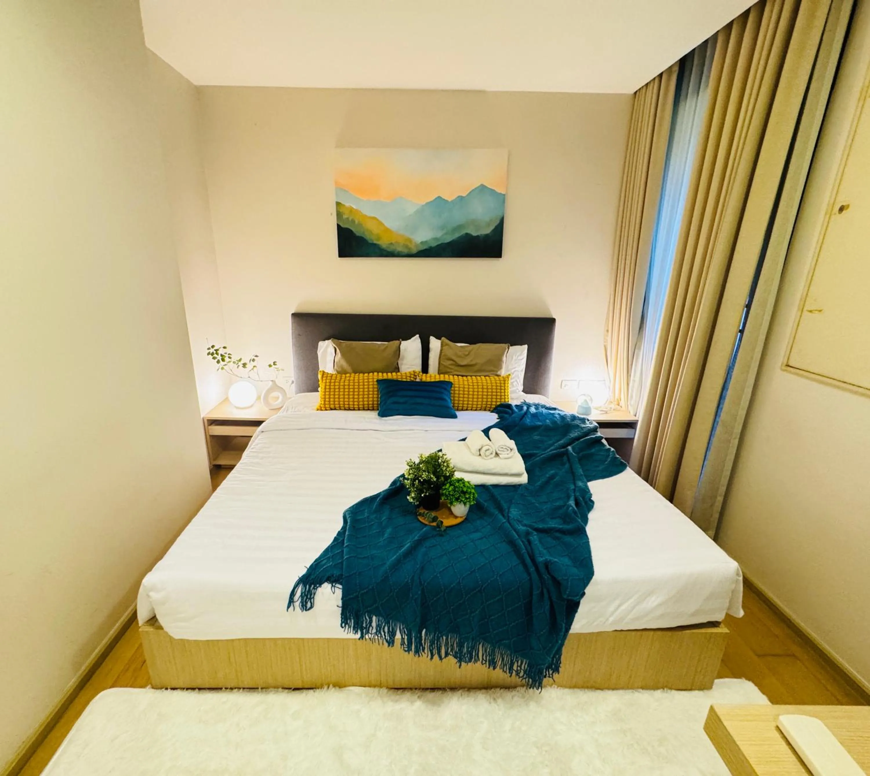 Bed in Cozy Spacious 1BR 2Bed GardenView 500m BTS Thonglo, Samitivej, SKV49, Rooftop Pool, Fast 500mbps wifi