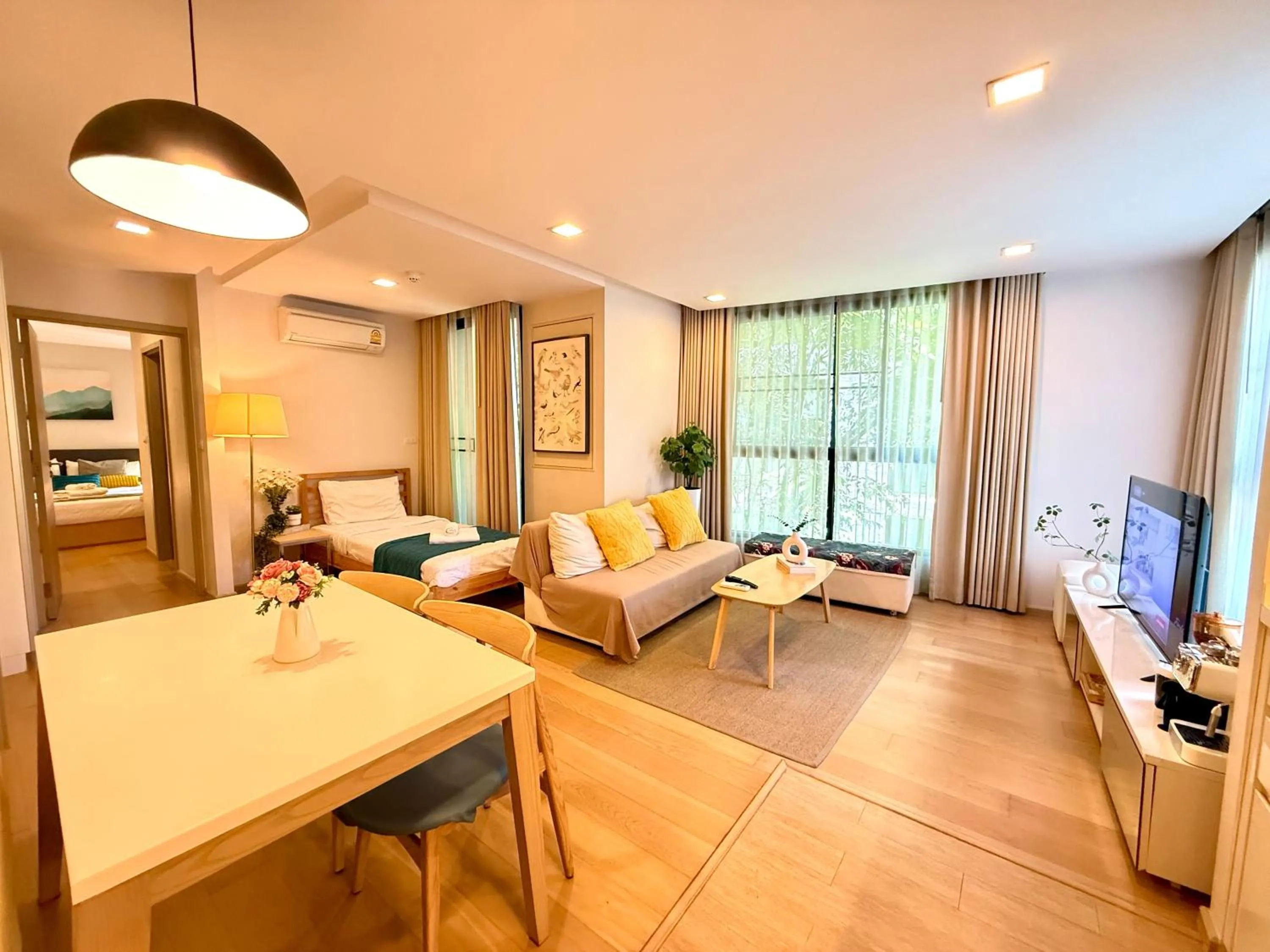 Bed in Cozy Spacious 1BR 2Bed GardenView 500m BTS Thonglo, Samitivej, SKV49, Rooftop Pool, Fast 500mbps wifi
