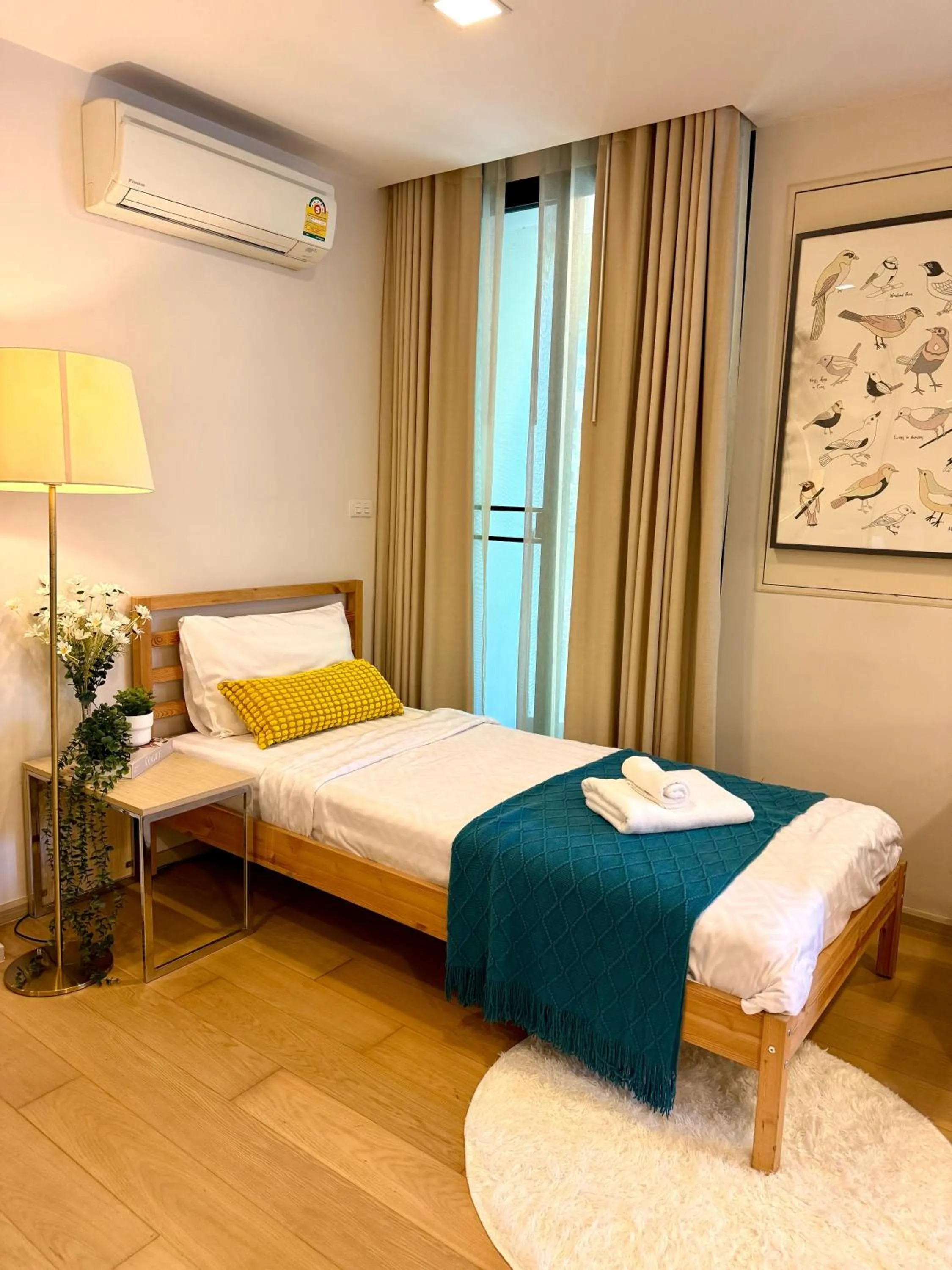 Bed in Cozy Spacious 1BR 2Bed GardenView 500m BTS Thonglo, Samitivej, SKV49, Rooftop Pool, Fast 500mbps wifi