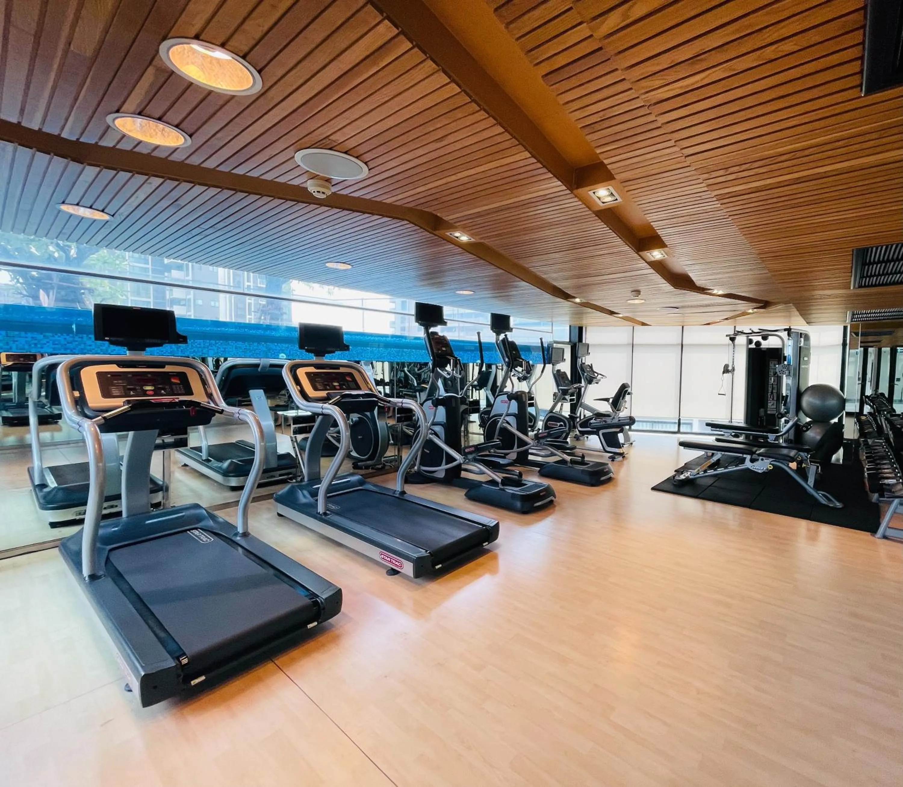 Fitness centre/facilities in Cozy Spacious 1BR 2Bed GardenView 500m BTS Thonglo, Samitivej, SKV49, Rooftop Pool, Fast 500mbps wifi
