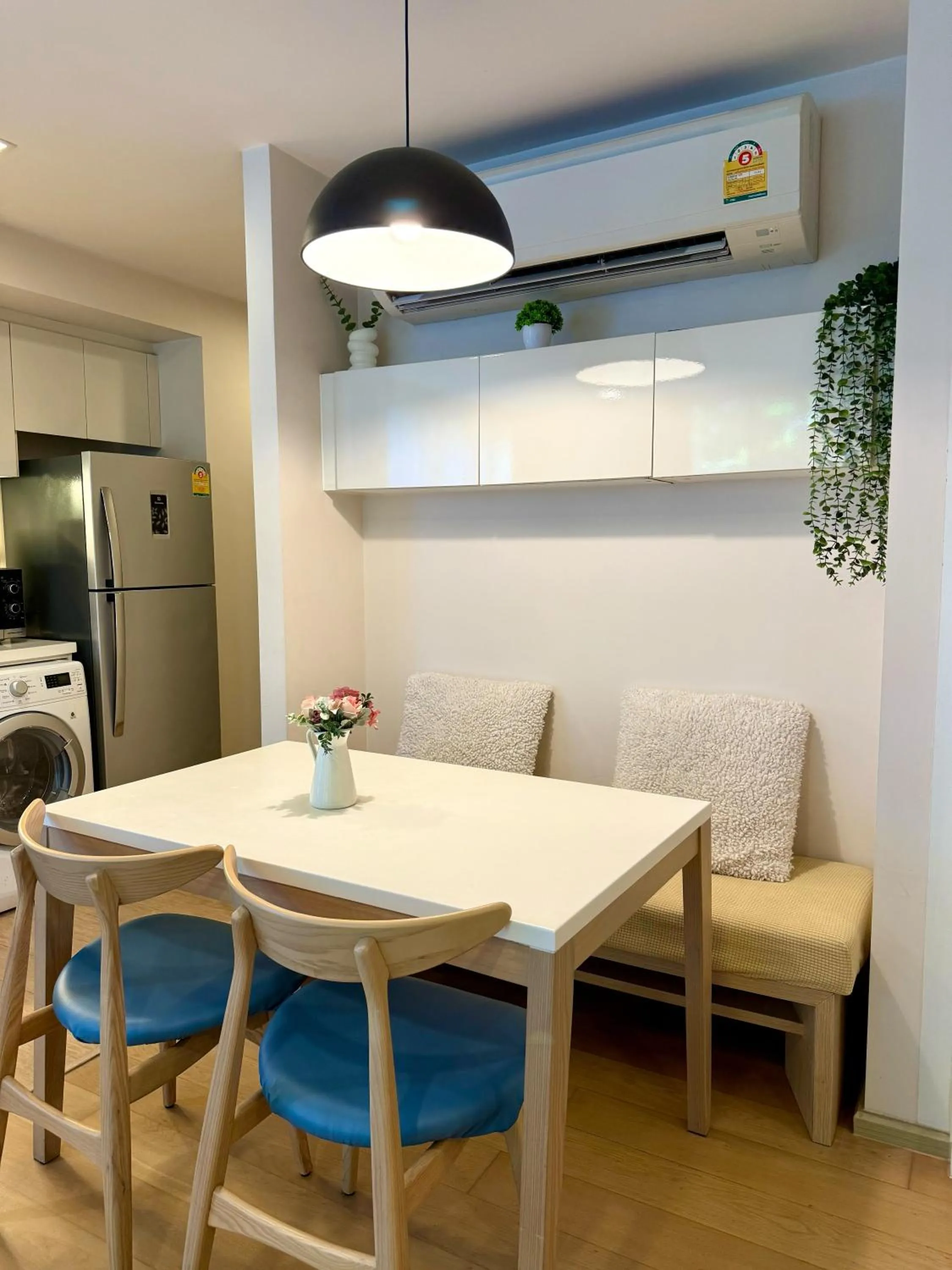 Kitchen or kitchenette in Cozy Spacious 1BR 2Bed GardenView 500m BTS Thonglo, Samitivej, SKV49, Rooftop Pool, Fast 500mbps wifi