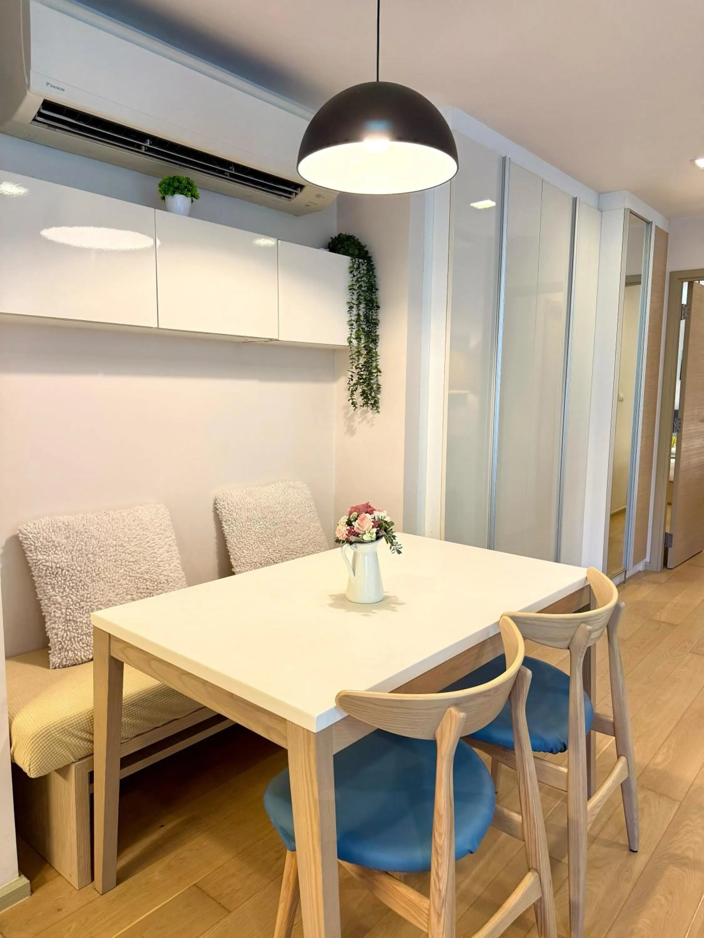Living room in Cozy Spacious 1BR 2Bed GardenView 500m BTS Thonglo, Samitivej, SKV49, Rooftop Pool, Fast 500mbps wifi