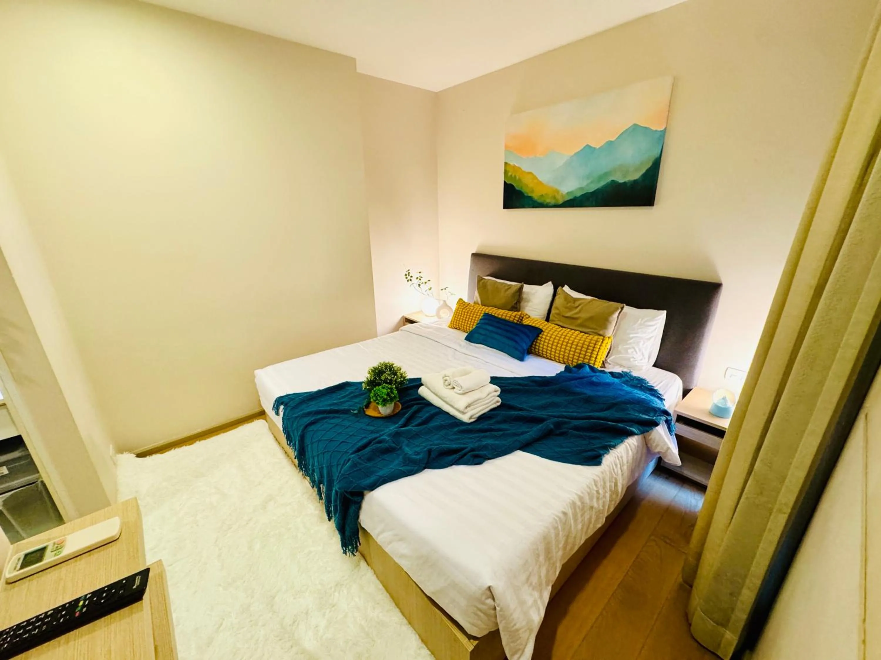 Bed in Cozy Spacious 1BR 2Bed GardenView 500m BTS Thonglo, Samitivej, SKV49, Rooftop Pool, Fast 500mbps wifi