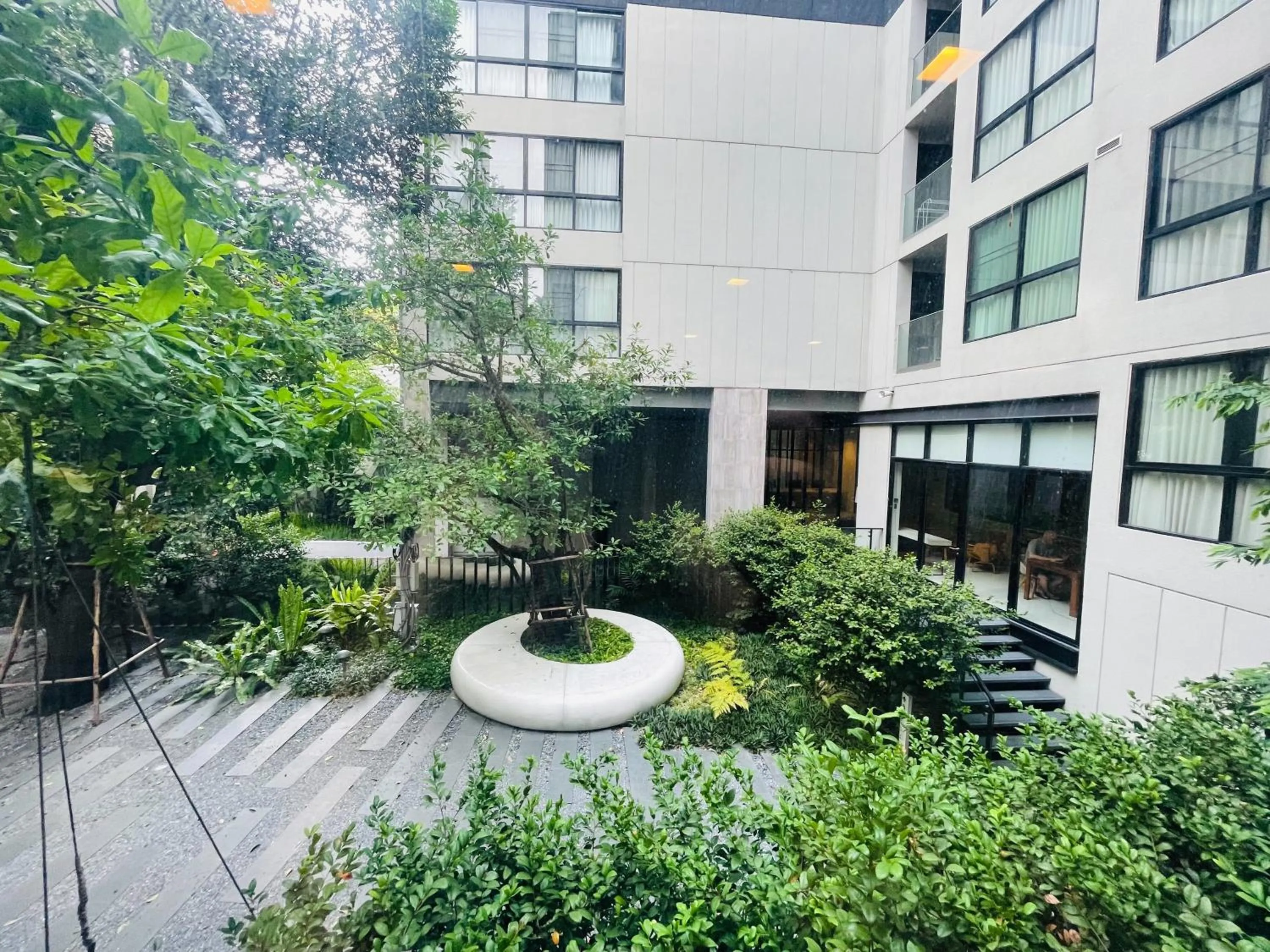 Property building in Cozy Spacious 1BR 2Bed GardenView 500m BTS Thonglo, Samitivej, SKV49, Rooftop Pool, Fast 500mbps wifi