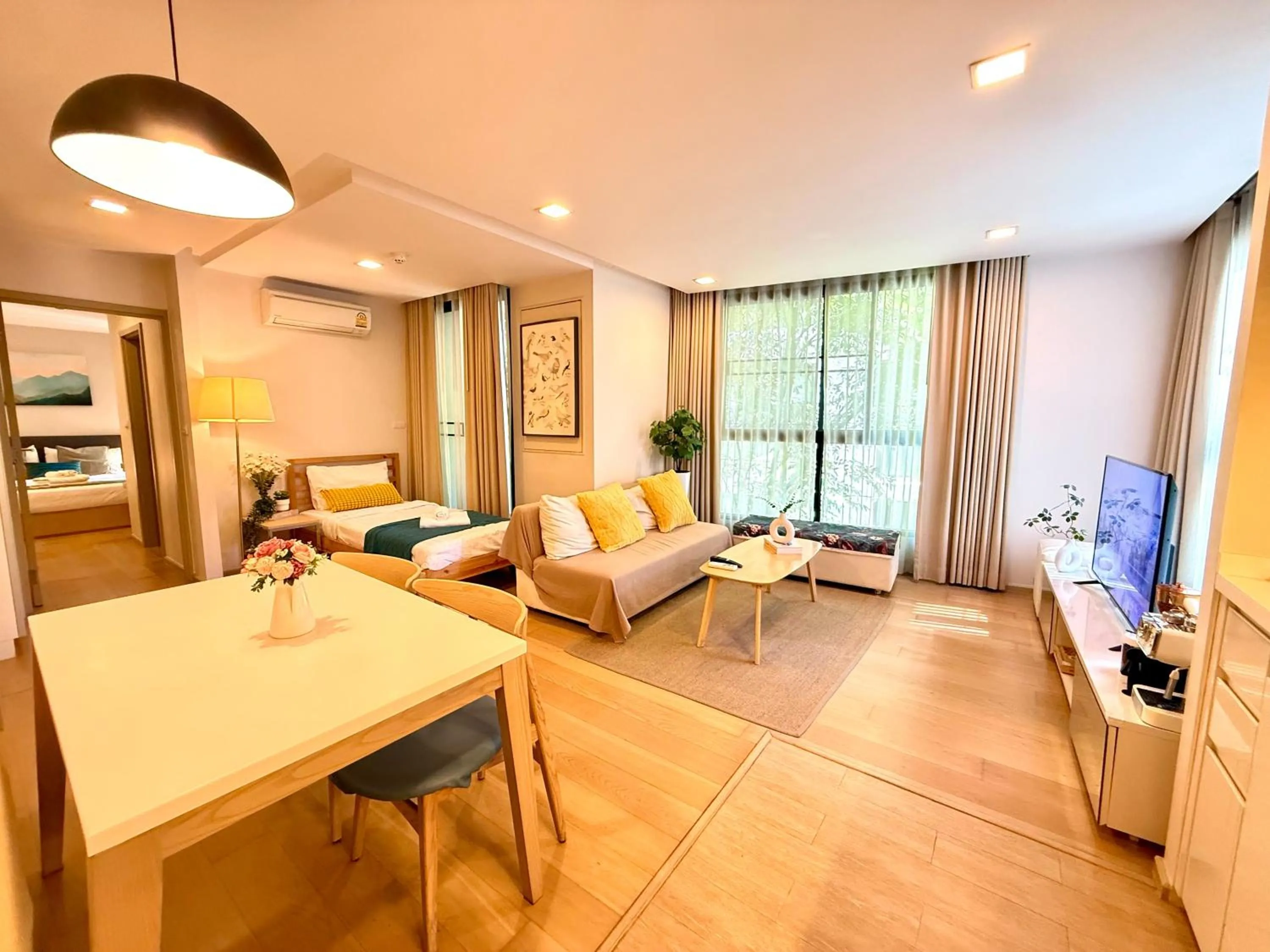 Bed in Cozy Spacious 1BR 2Bed GardenView 500m BTS Thonglo, Samitivej, SKV49, Rooftop Pool, Fast 500mbps wifi
