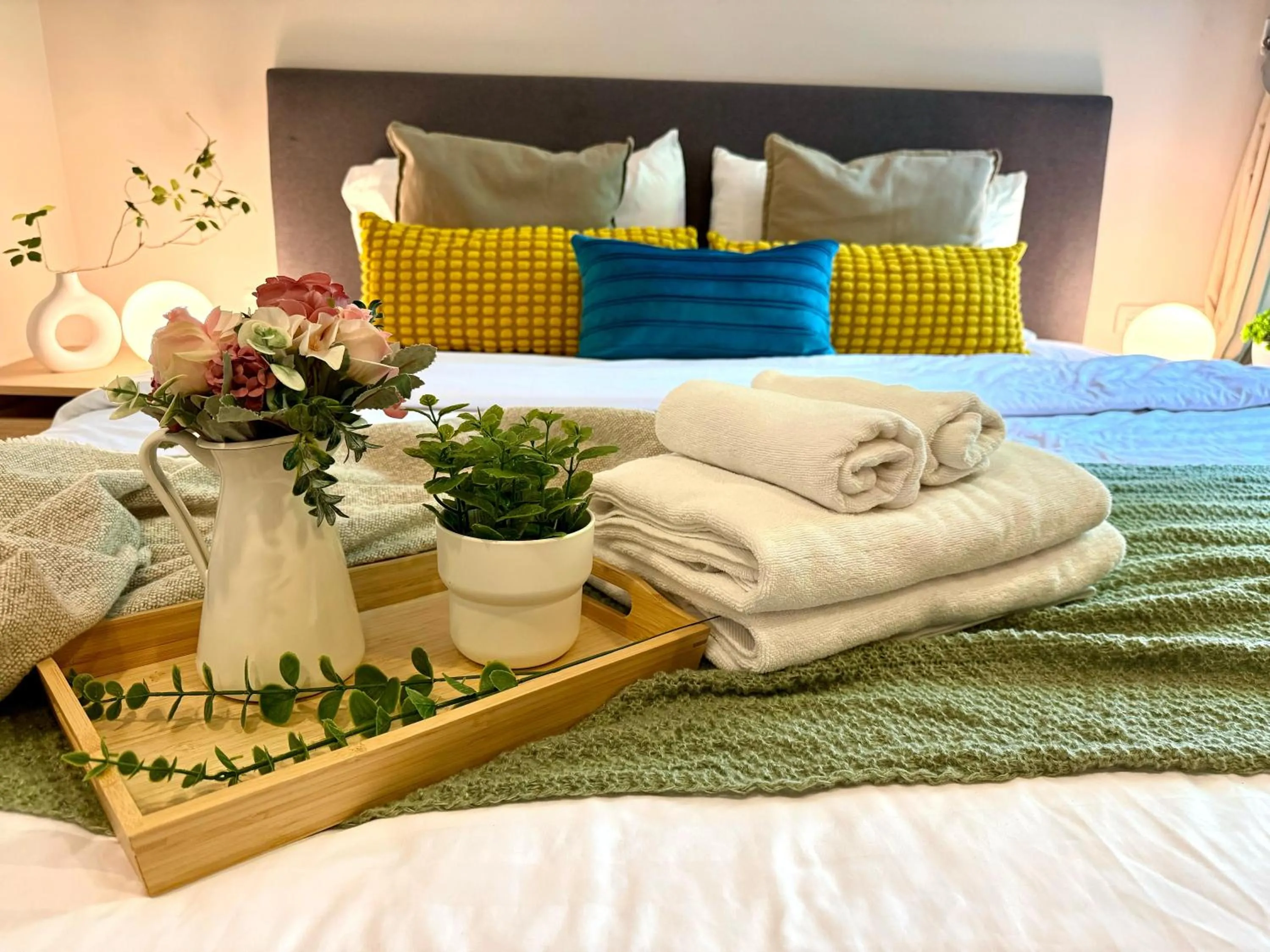 Bed in Cozy Spacious 1BR 2Bed GardenView 500m BTS Thonglo, Samitivej, SKV49, Rooftop Pool, Fast 500mbps wifi