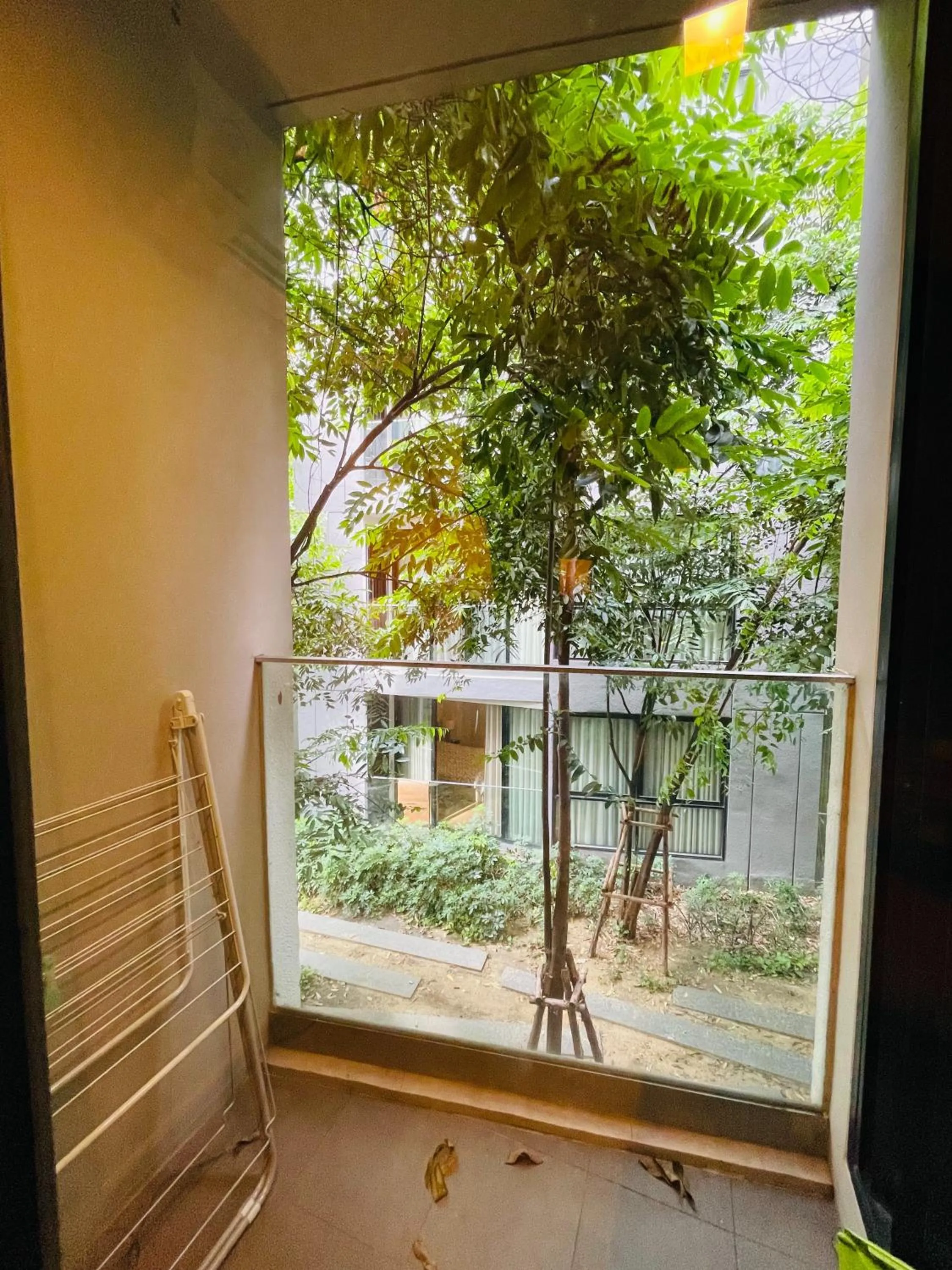 Day in Cozy Spacious 1BR 2Bed GardenView 500m BTS Thonglo, Samitivej, SKV49, Rooftop Pool, Fast 500mbps wifi