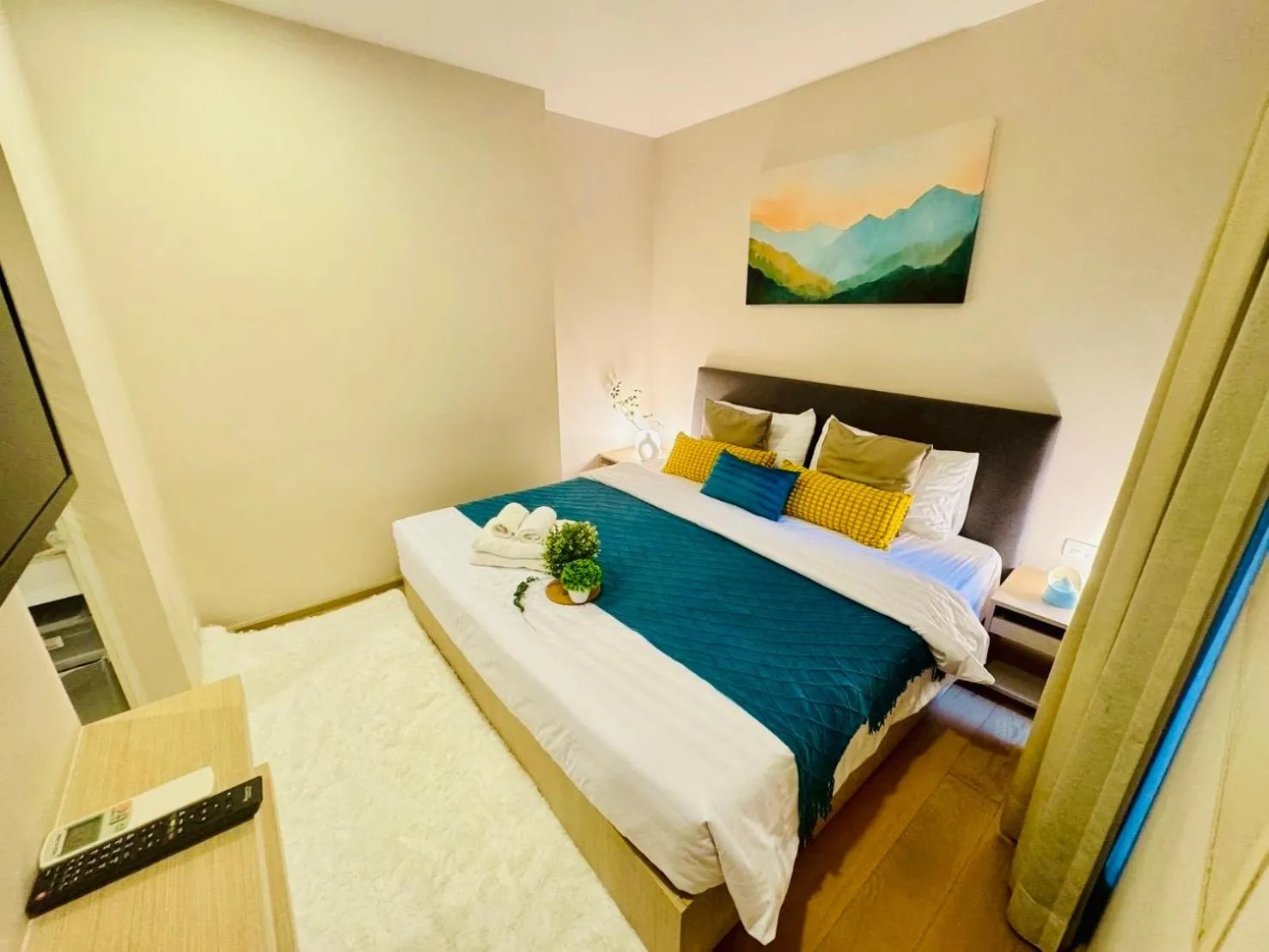 Bed in Cozy Spacious 1BR 2Bed GardenView 500m BTS Thonglo, Samitivej, SKV49, Rooftop Pool, Fast 500mbps wifi
