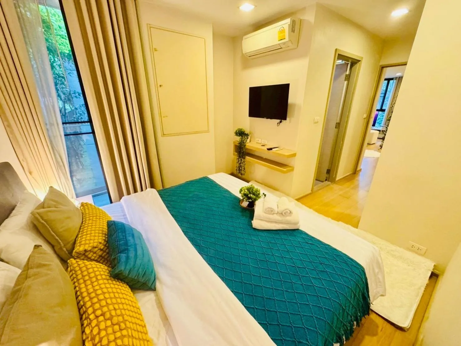 Bed in Cozy Spacious 1BR 2Bed GardenView 500m BTS Thonglo, Samitivej, SKV49, Rooftop Pool, Fast 500mbps wifi