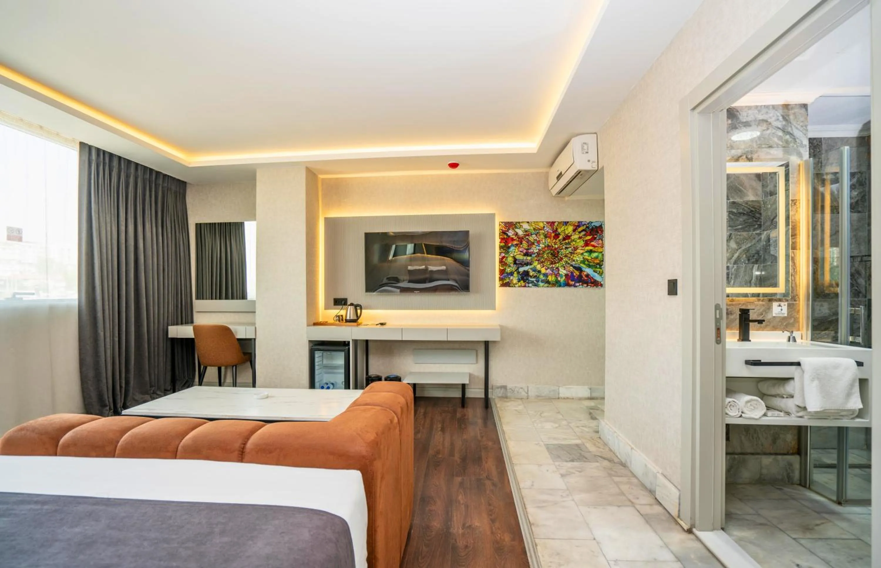 TV and multimedia, Bed in 216 Station Suite Gebze