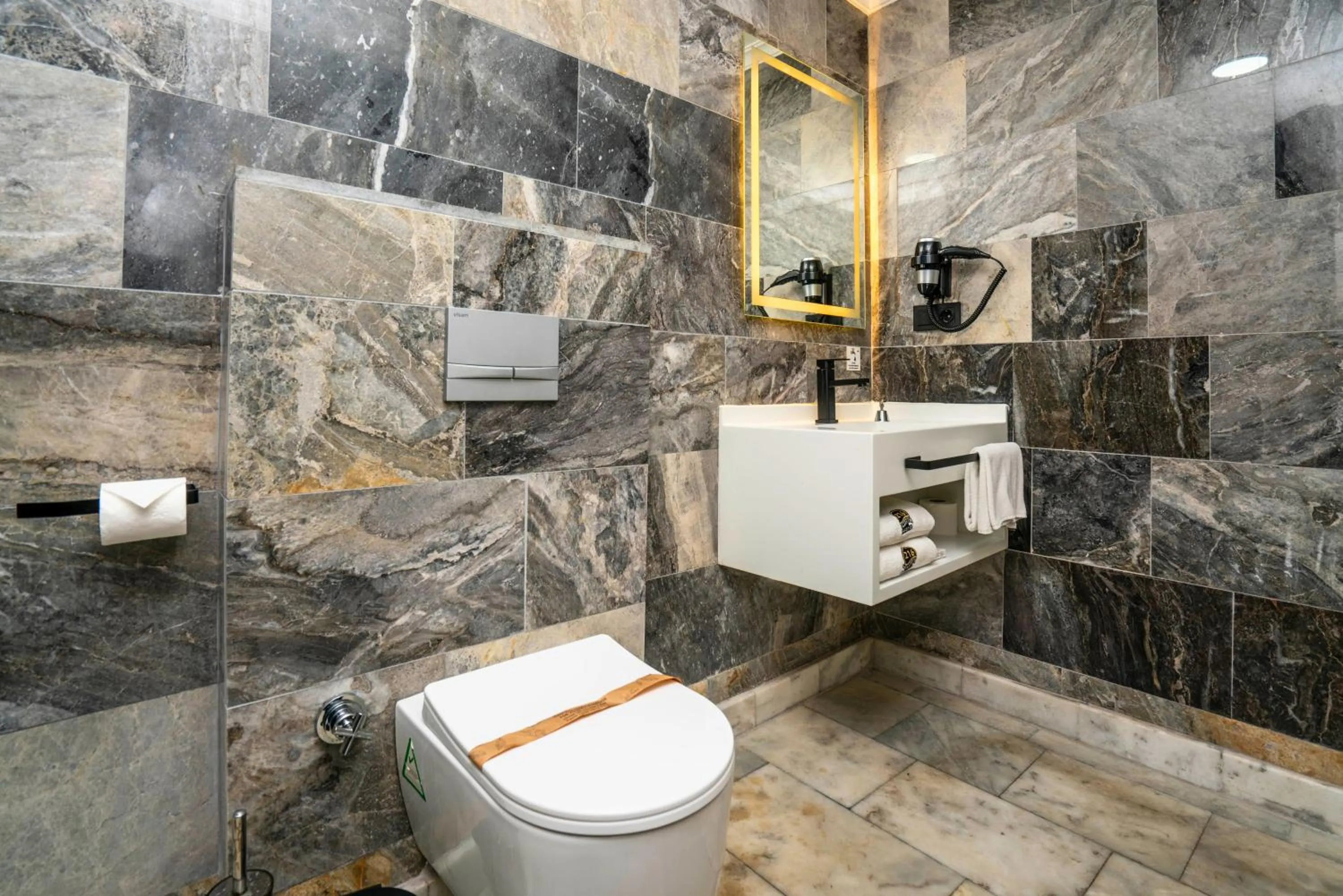 Shower in 216 Station Suite Gebze