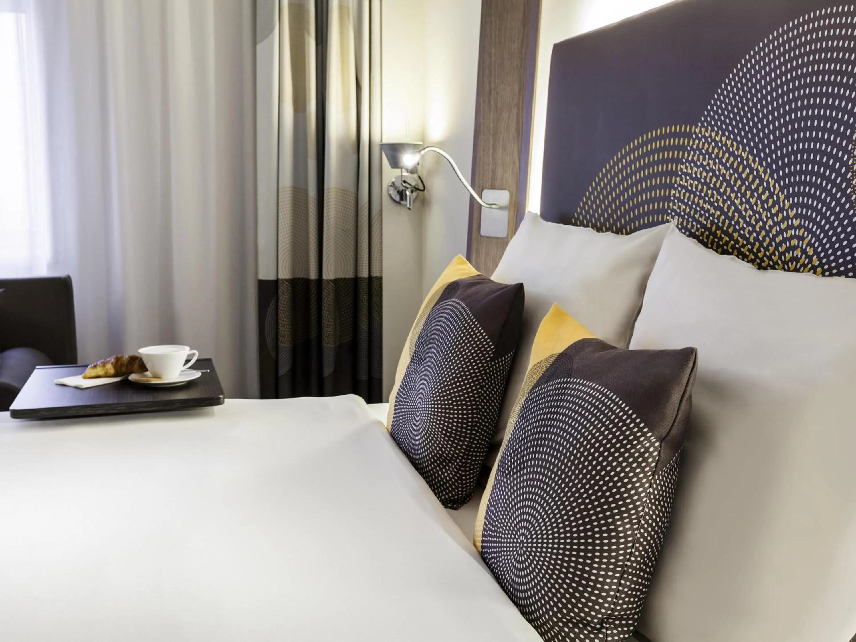 Bedroom, Bed in Novotel Den Haag World Forum