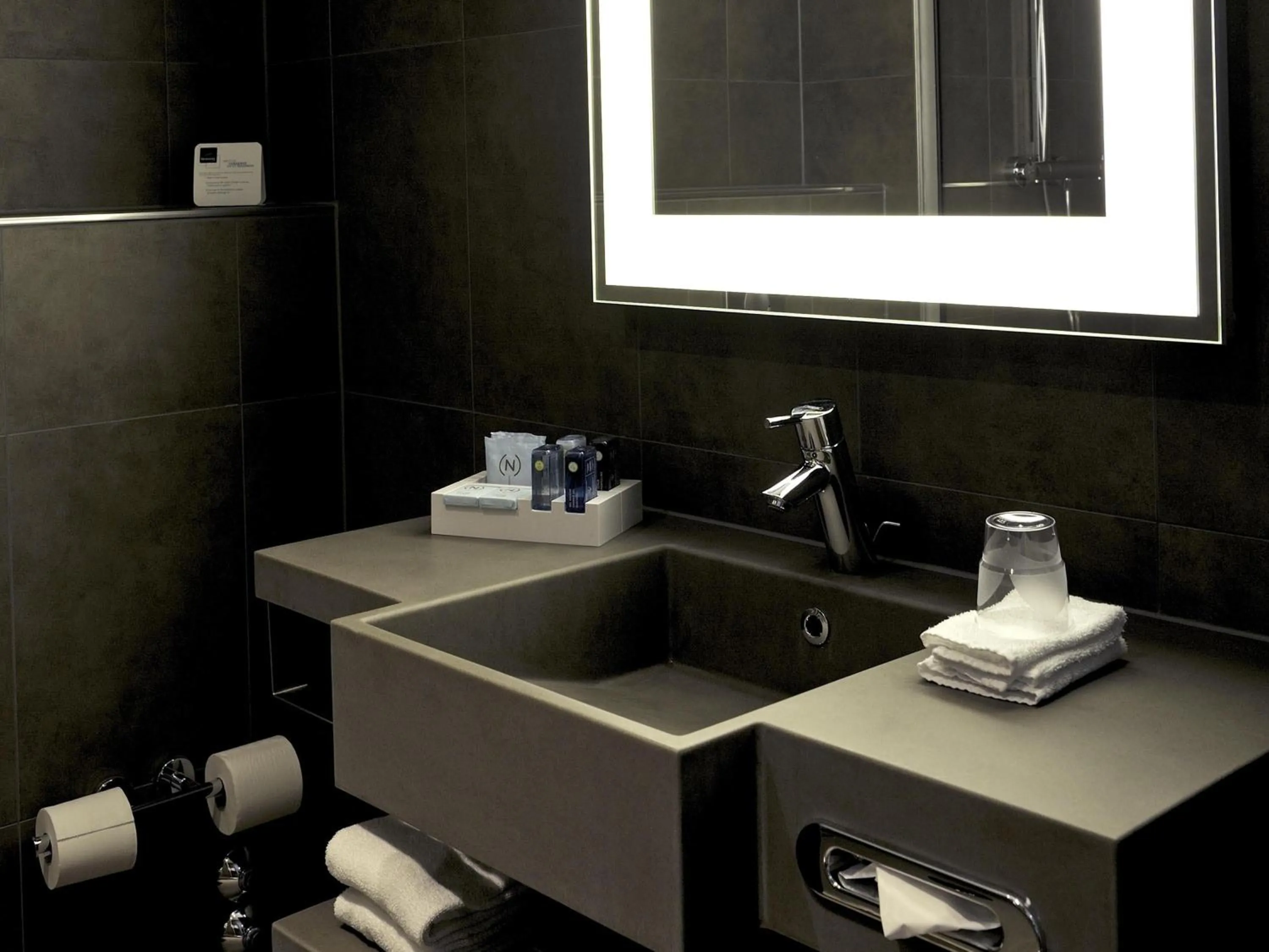 Bedroom in Novotel Den Haag World Forum