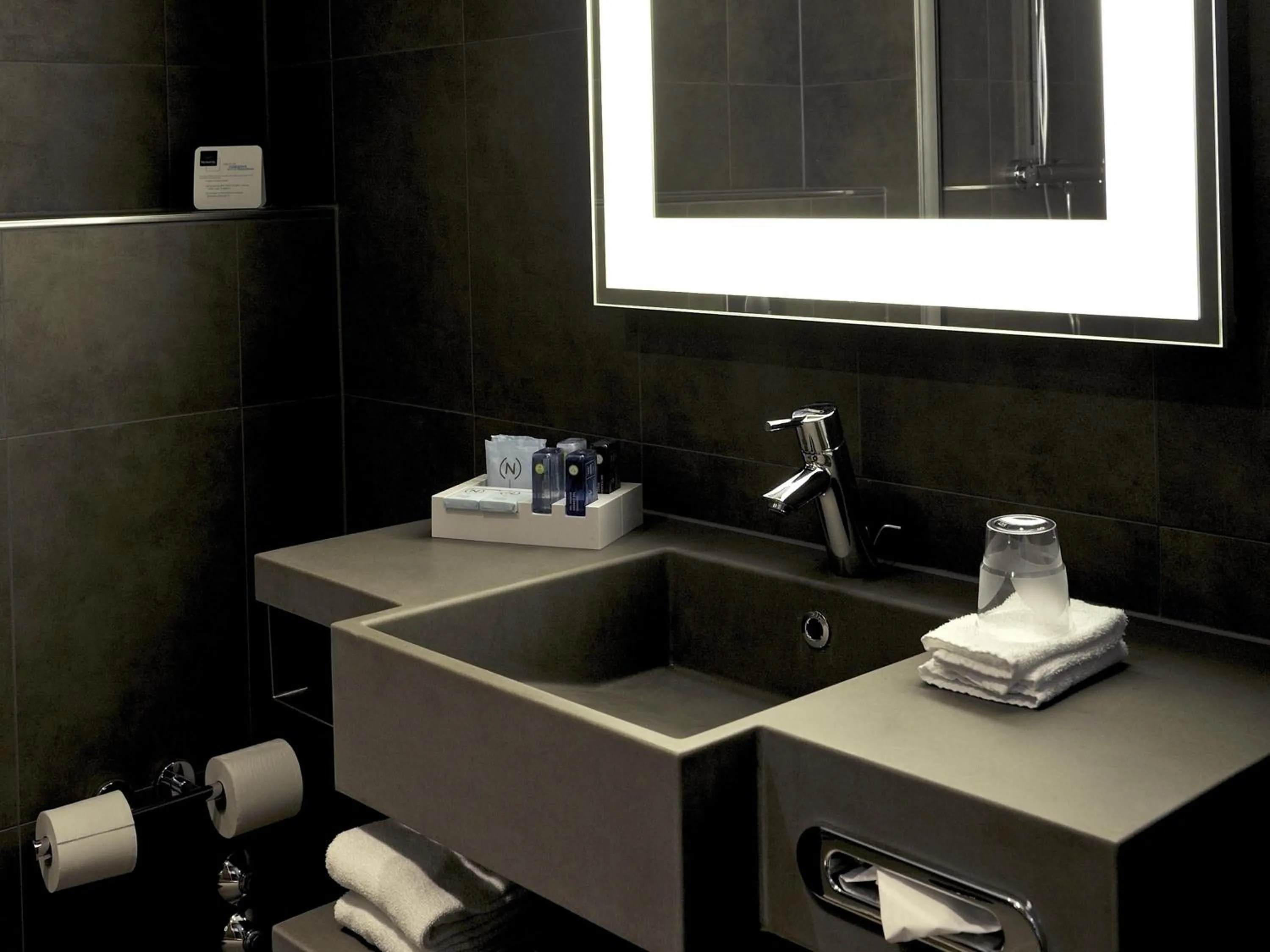 Bedroom in Novotel Den Haag World Forum