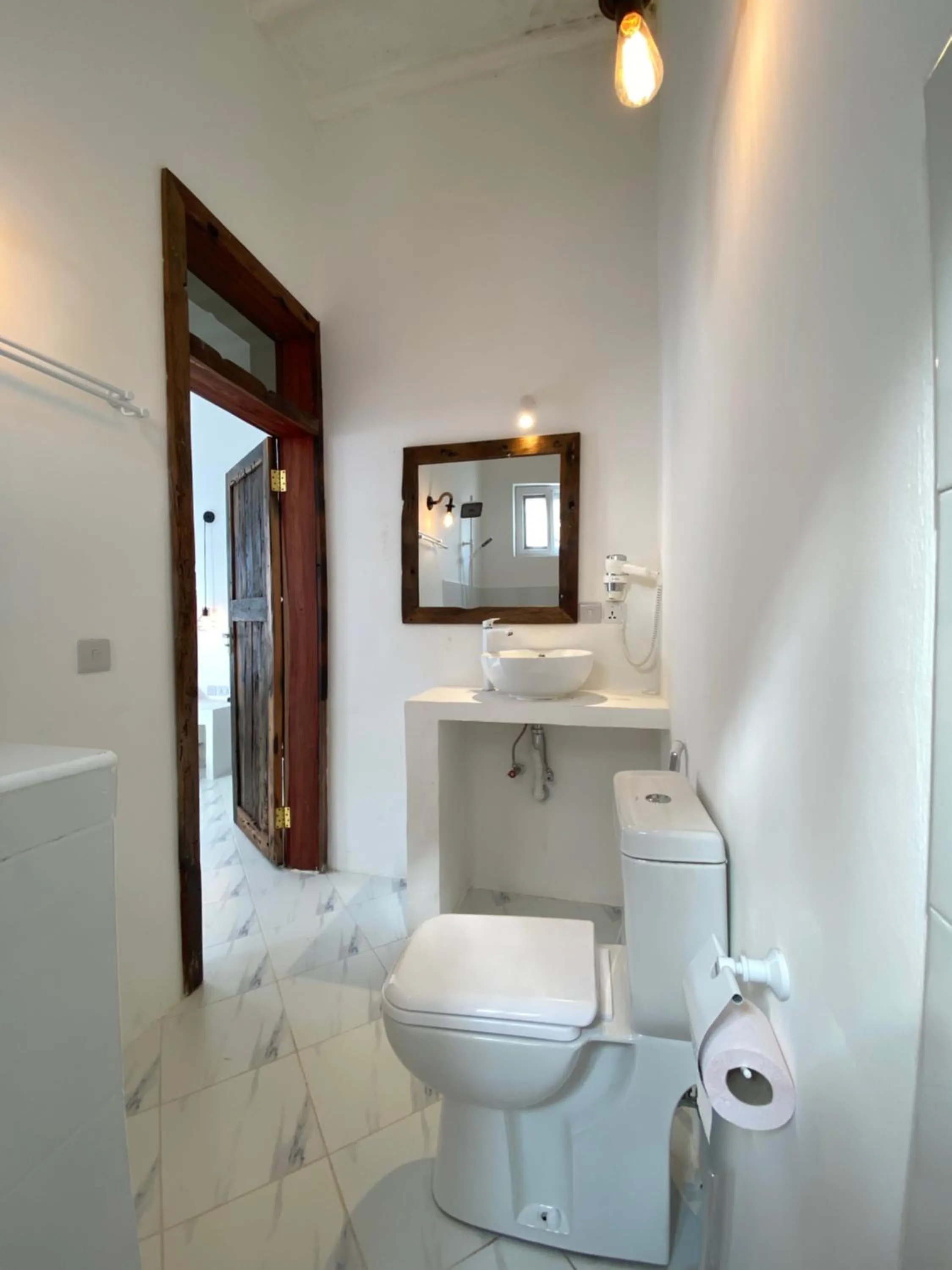 Toilet in Cactus lodge Zanzibar