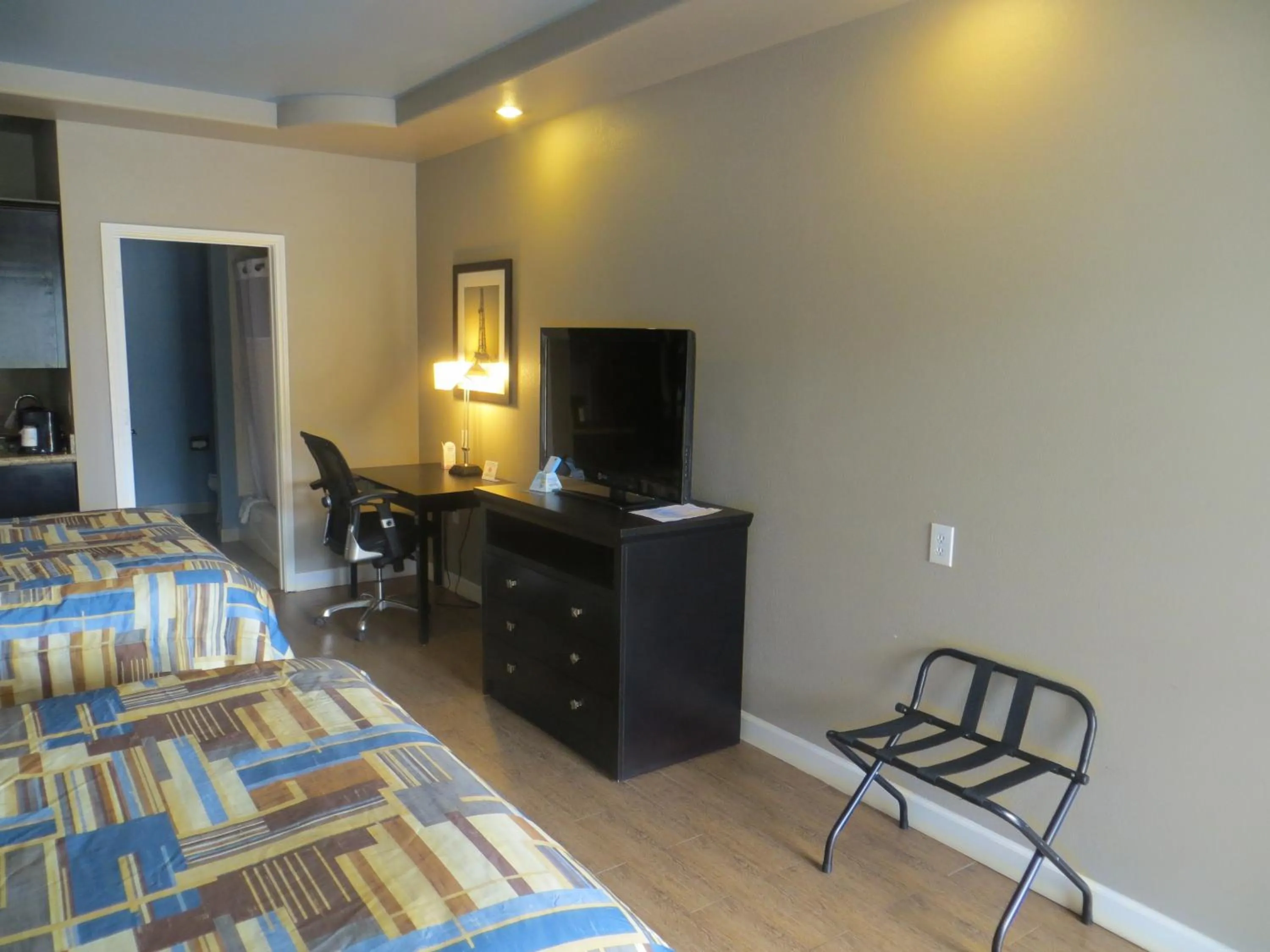 Bedroom, Bed in Black Gold Inn