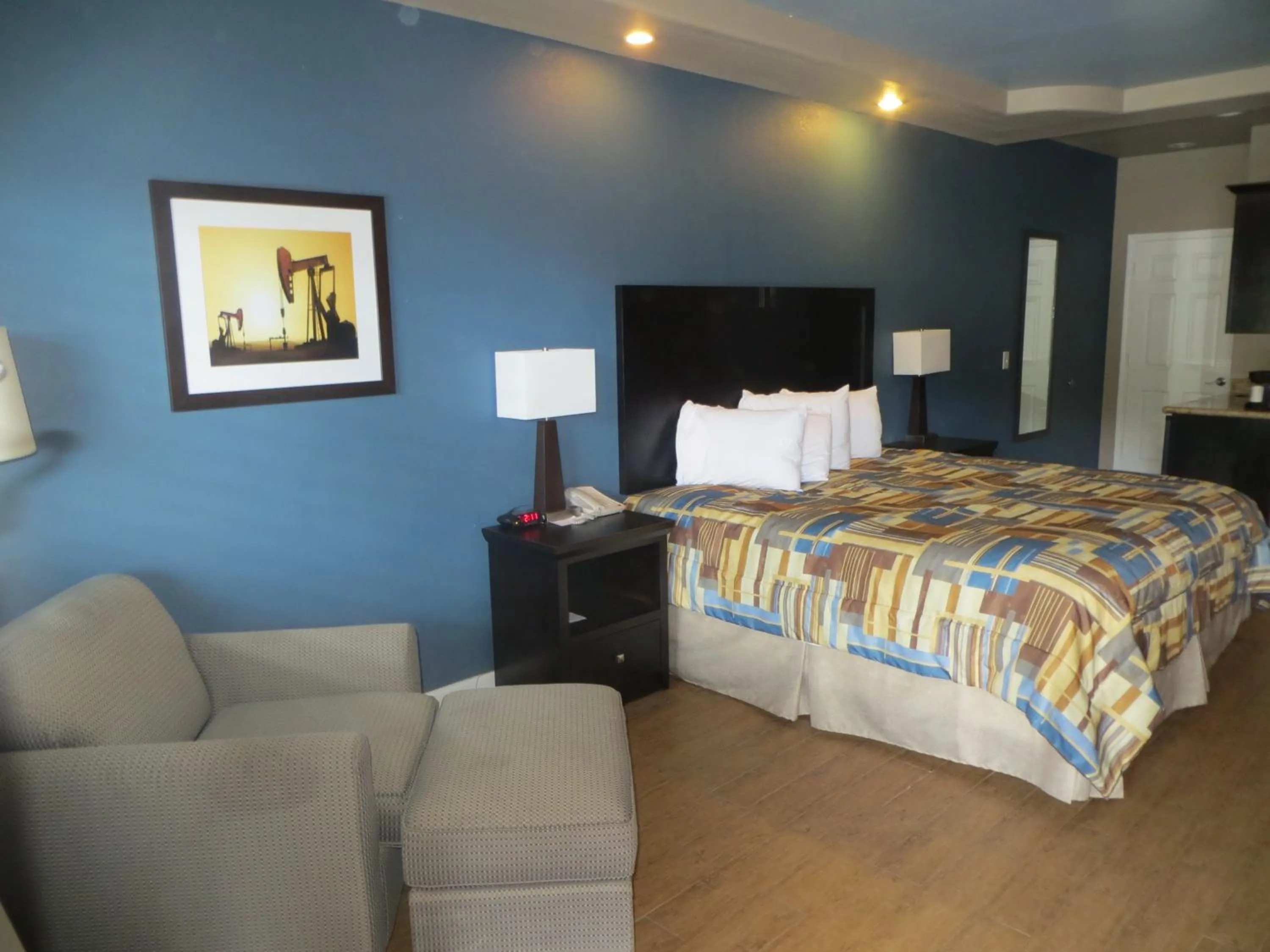 Bedroom, Bed in Black Gold Inn