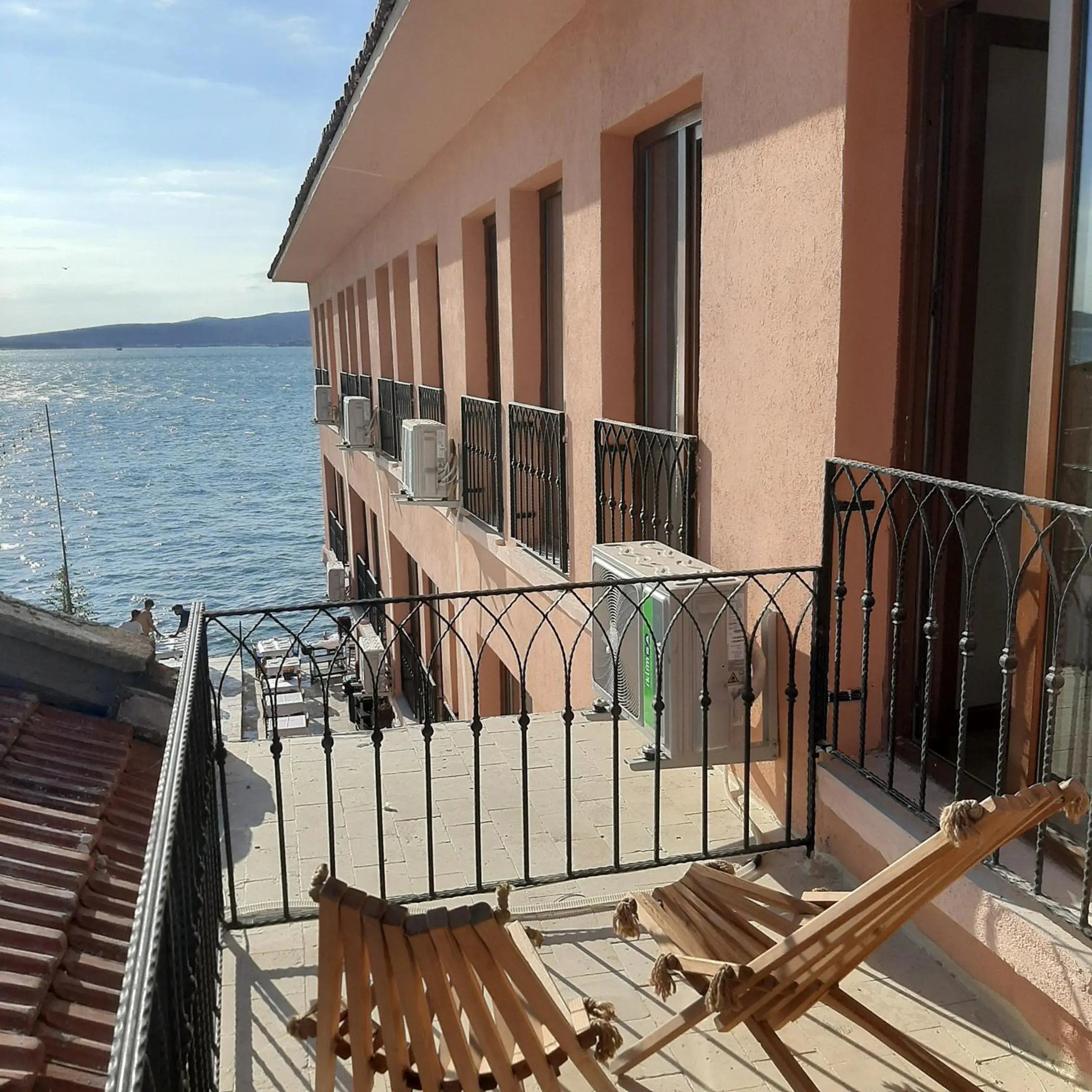 Double Room with Balcony and Sea View in CasaLyma Ayvalık Double Room with Balcony and Sea View in CasaLyma Ayvalık