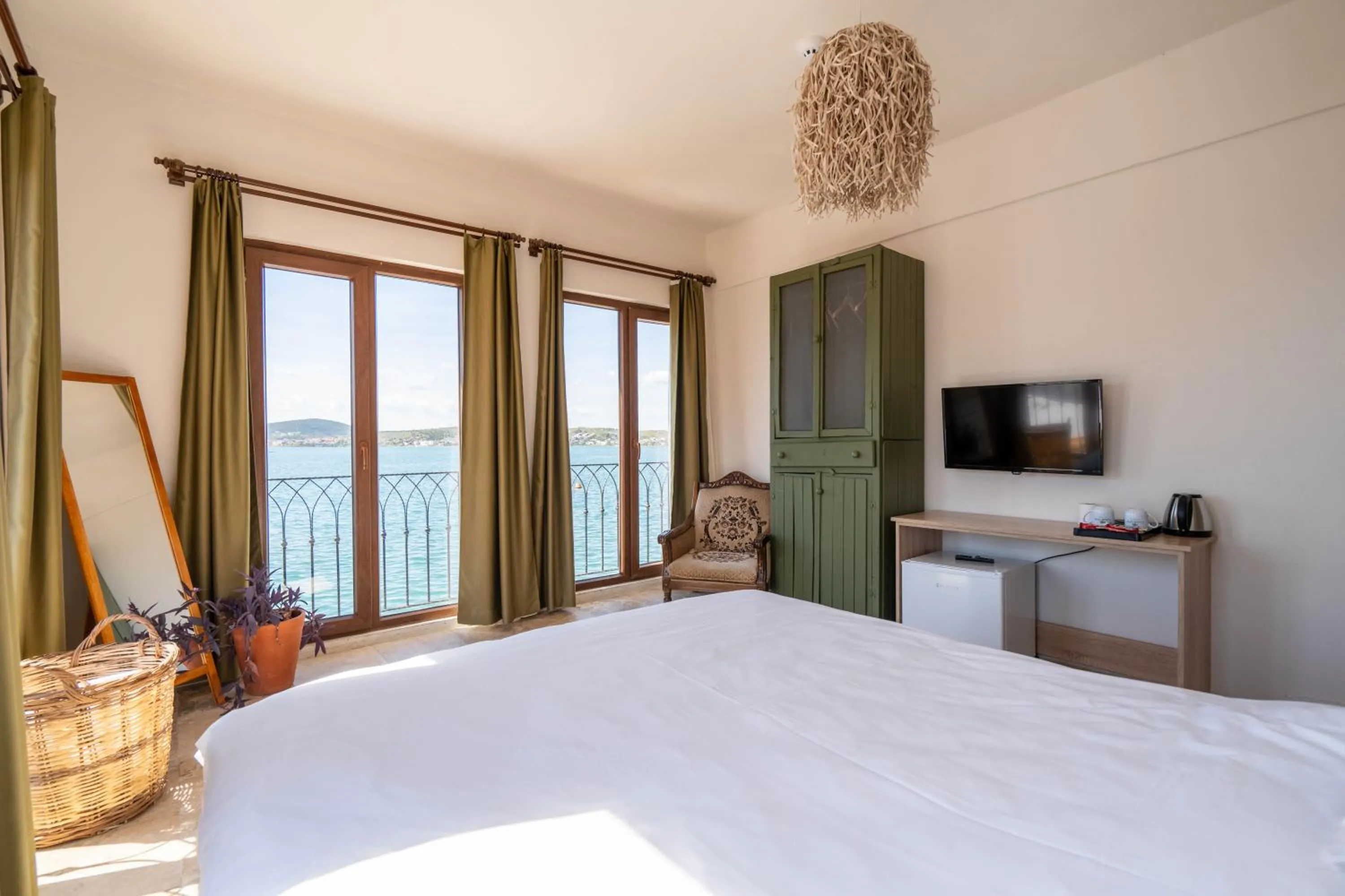 Sea view, Bed in CasaLyma Ayvalık