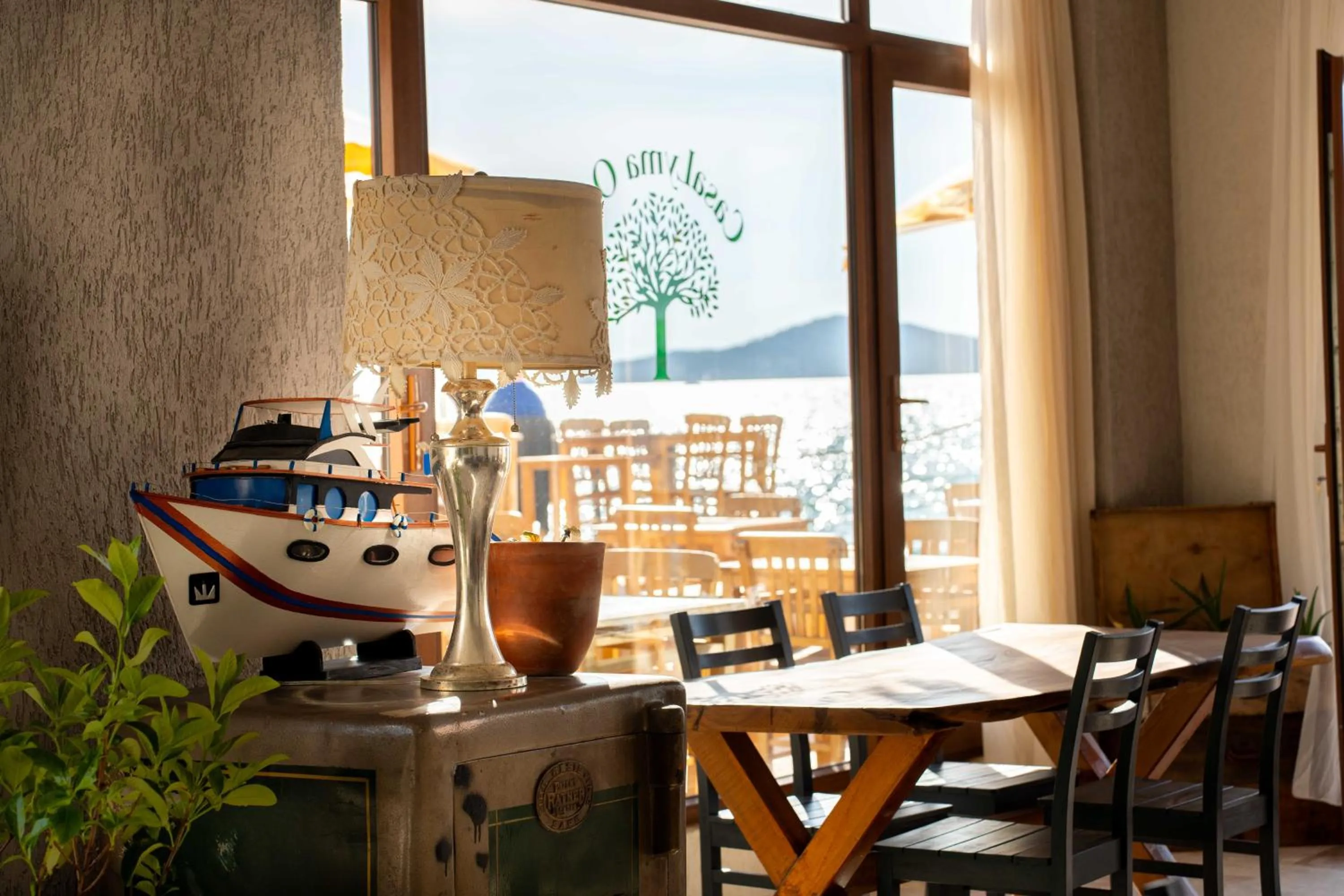 Dining area in CasaLyma Ayvalık