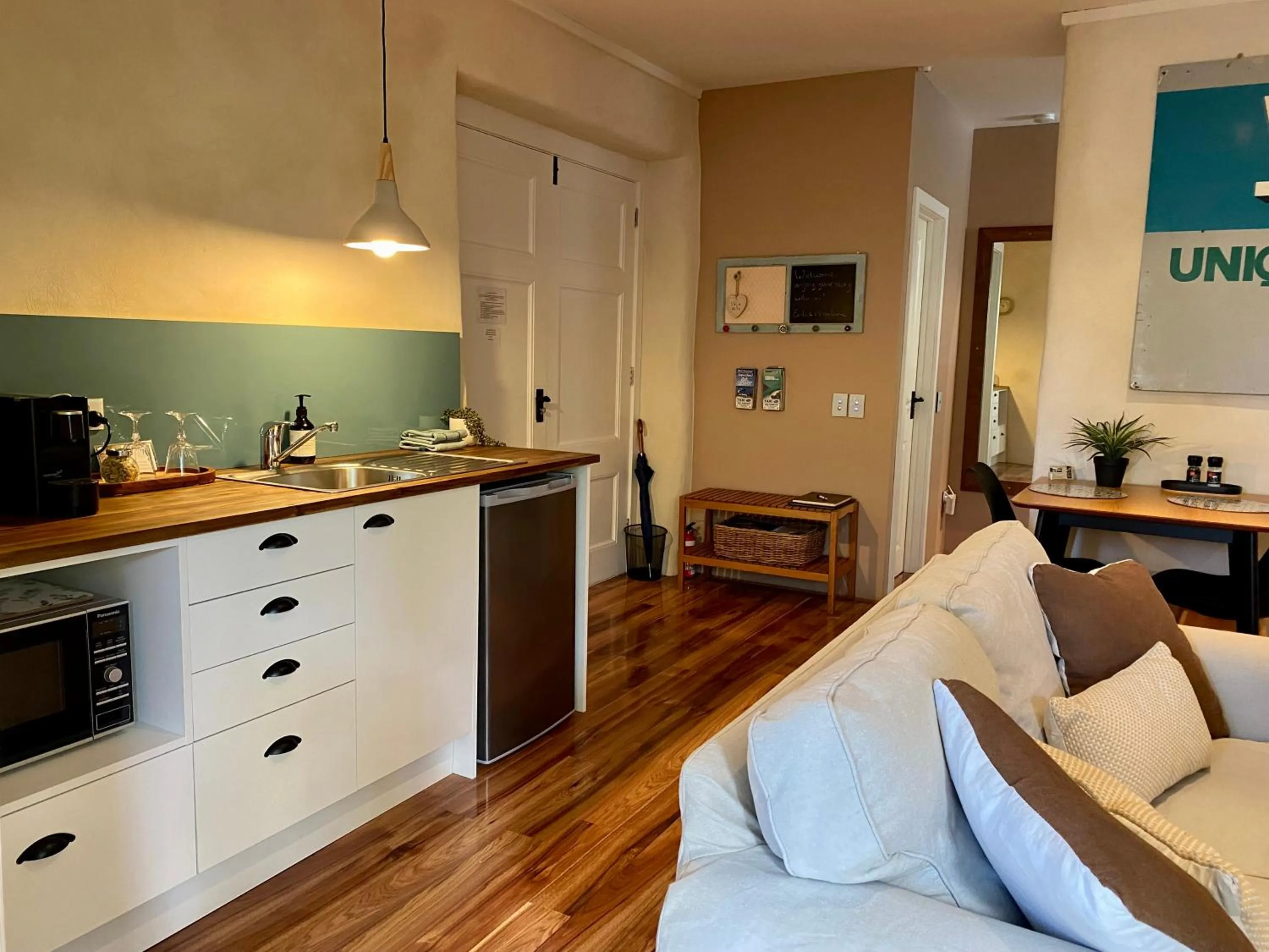 Kitchen or kitchenette in Woodstock Suite