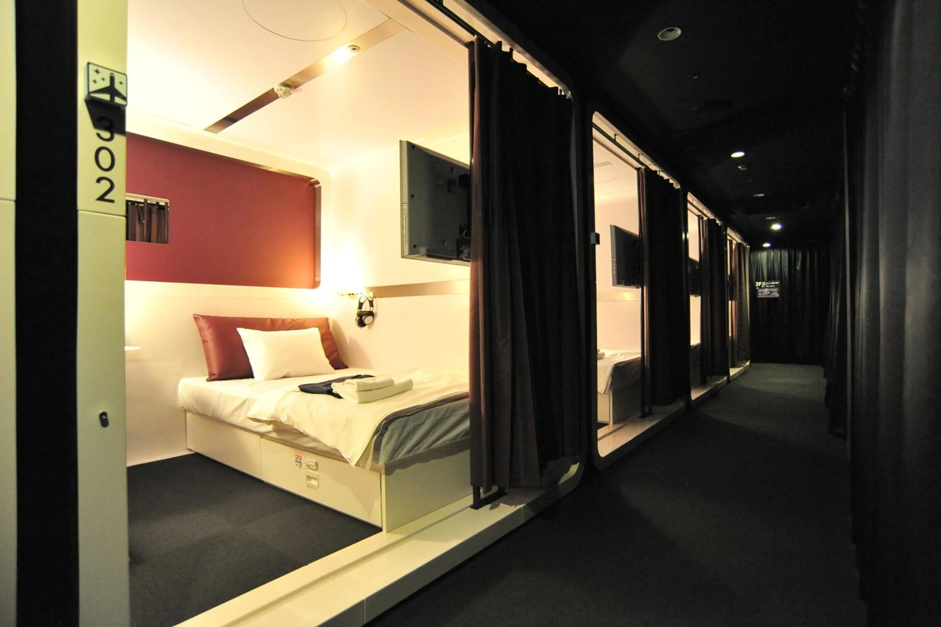 Photo of the whole room, Bed in First Cabin Hakata