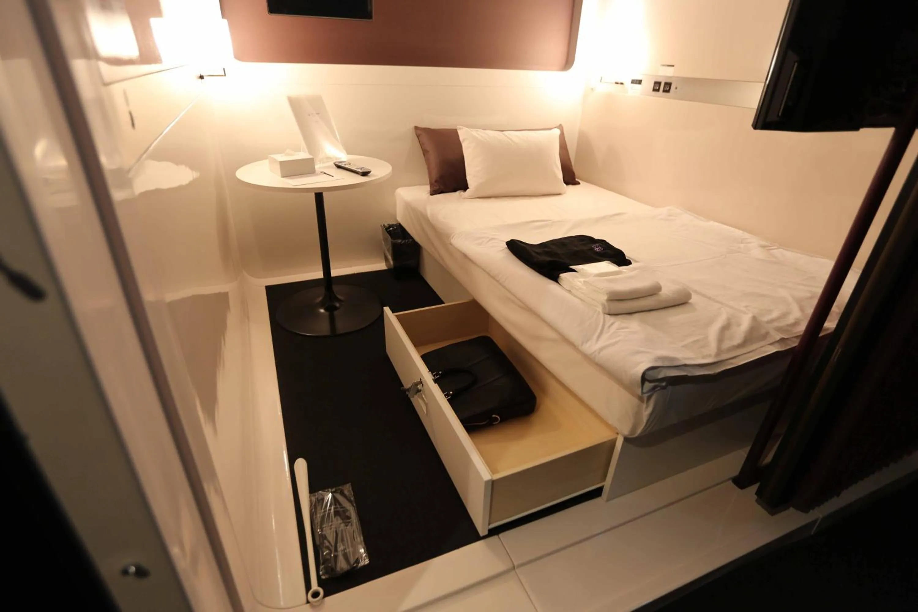 Photo of the whole room, Bed in First Cabin Hakata
