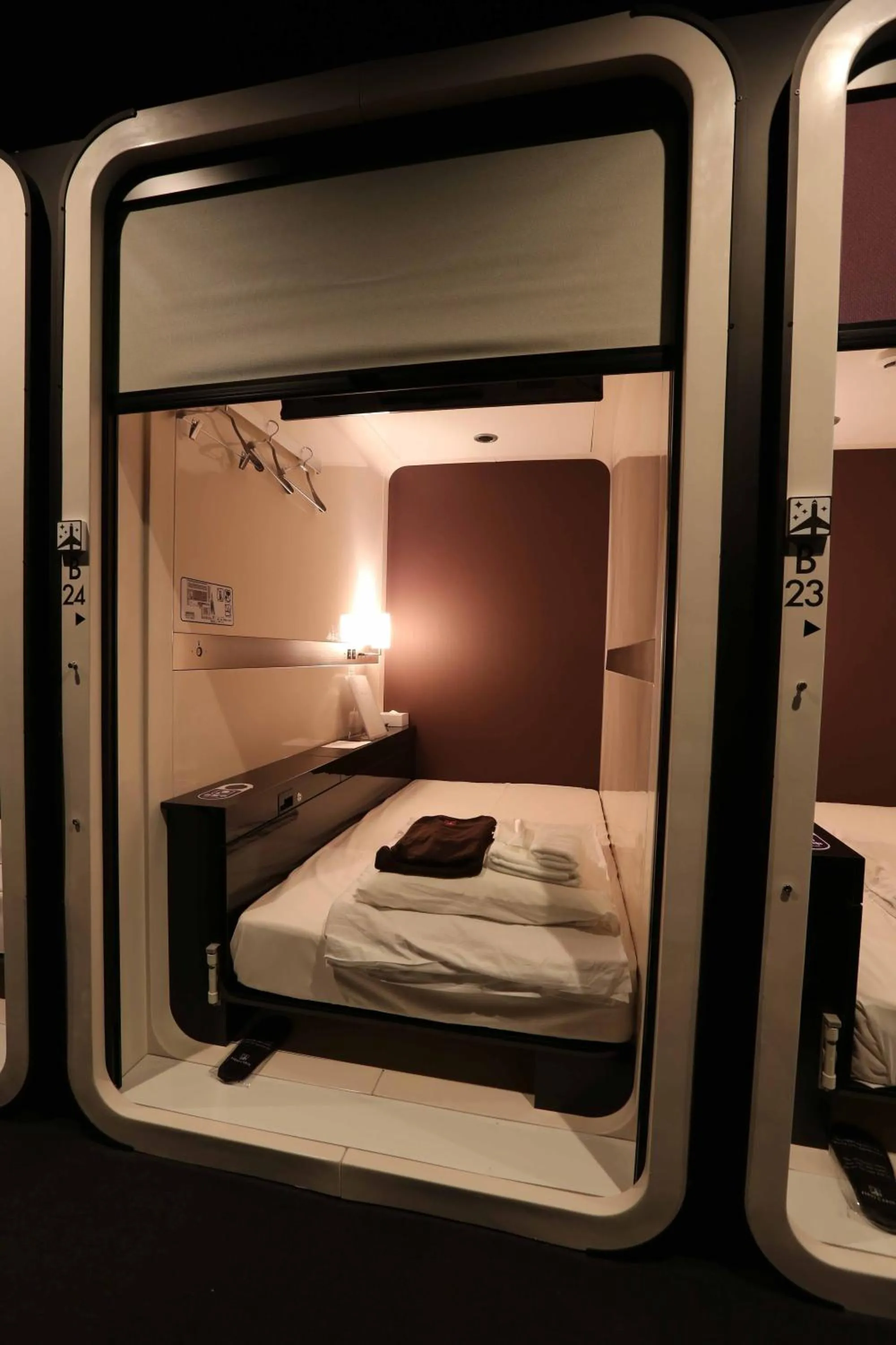 Photo of the whole room, Bed in First Cabin Hakata