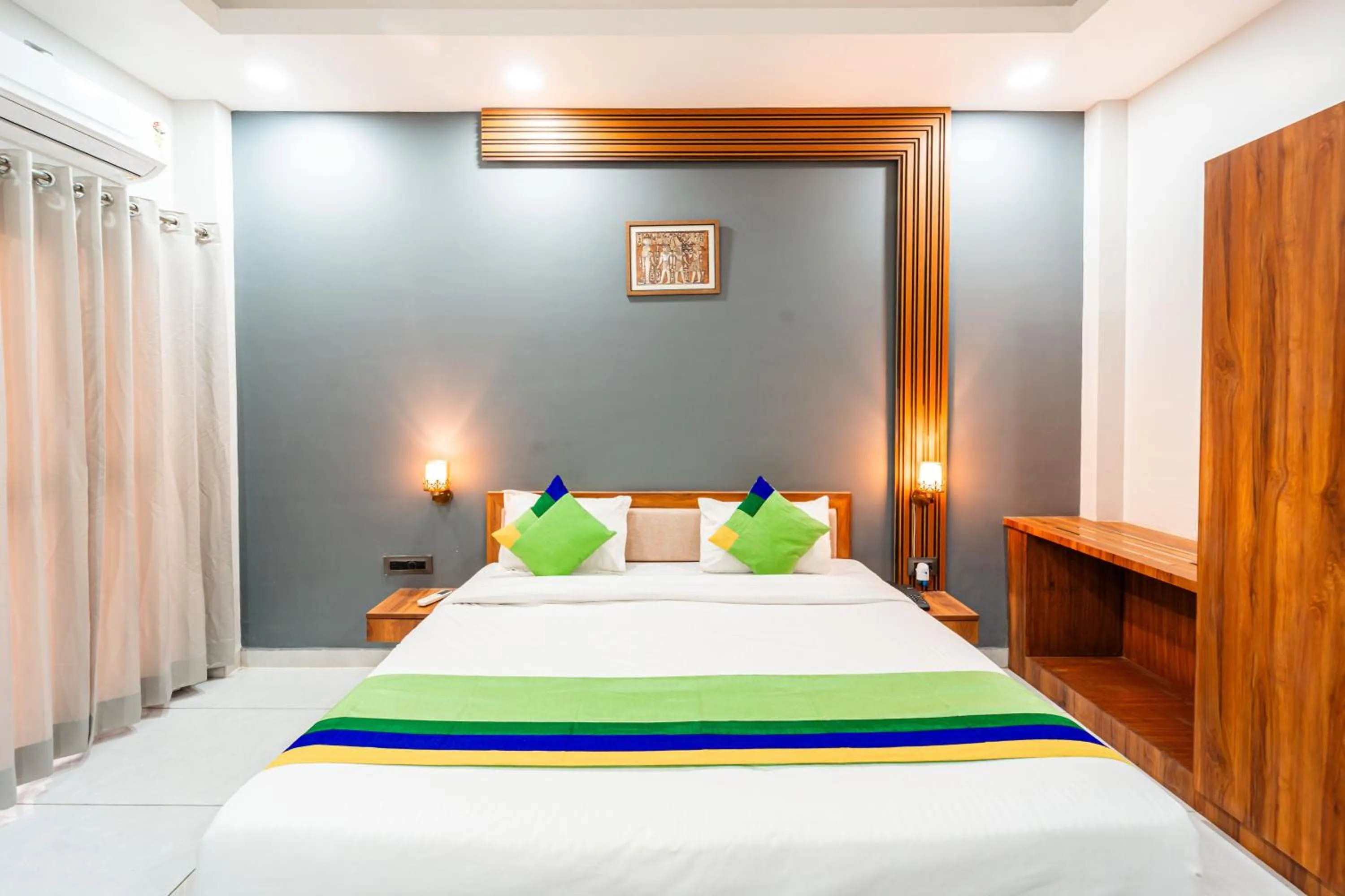 Bedroom, Bed in Treebo Lake City