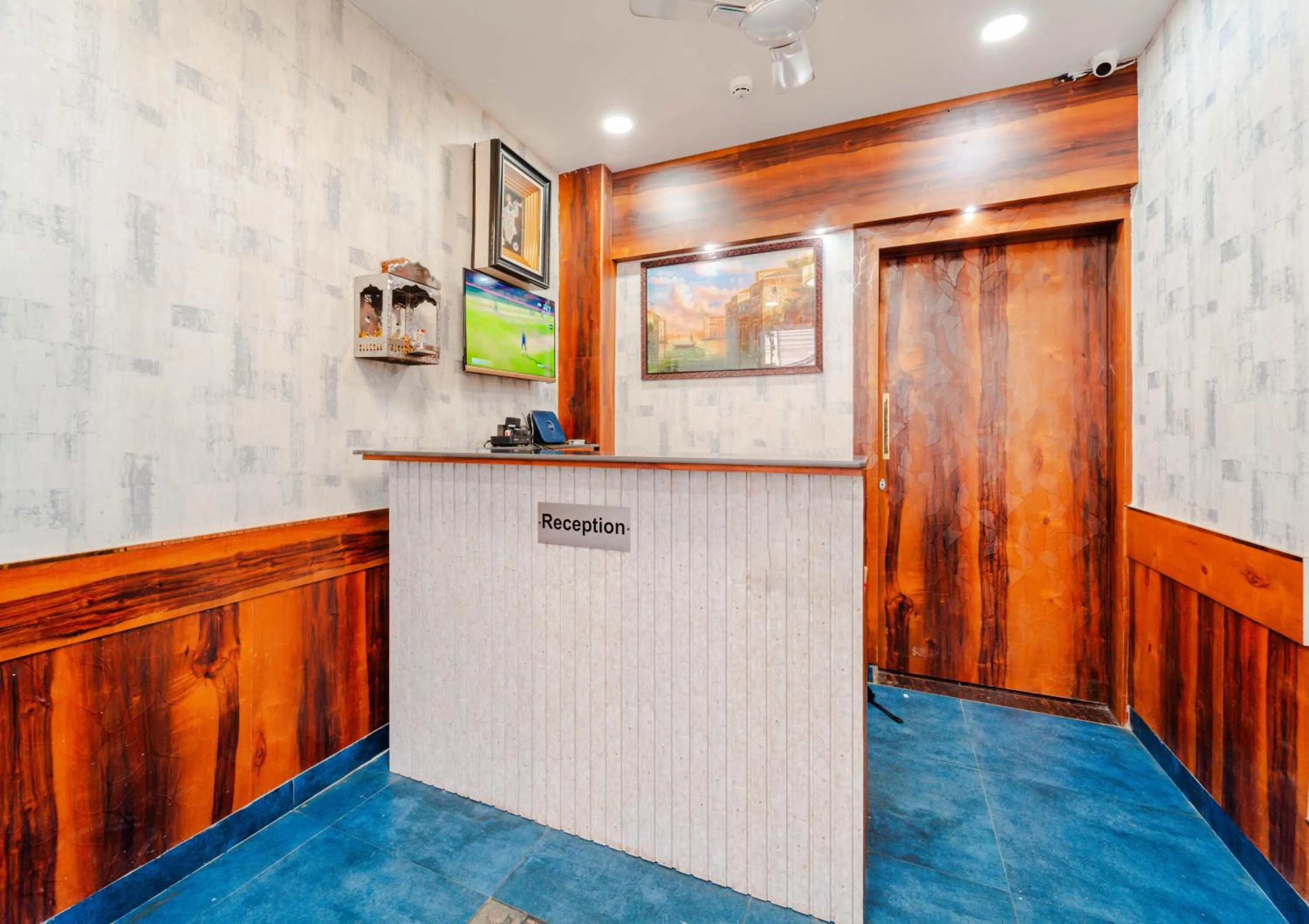 Lobby or reception in Treebo Lake City