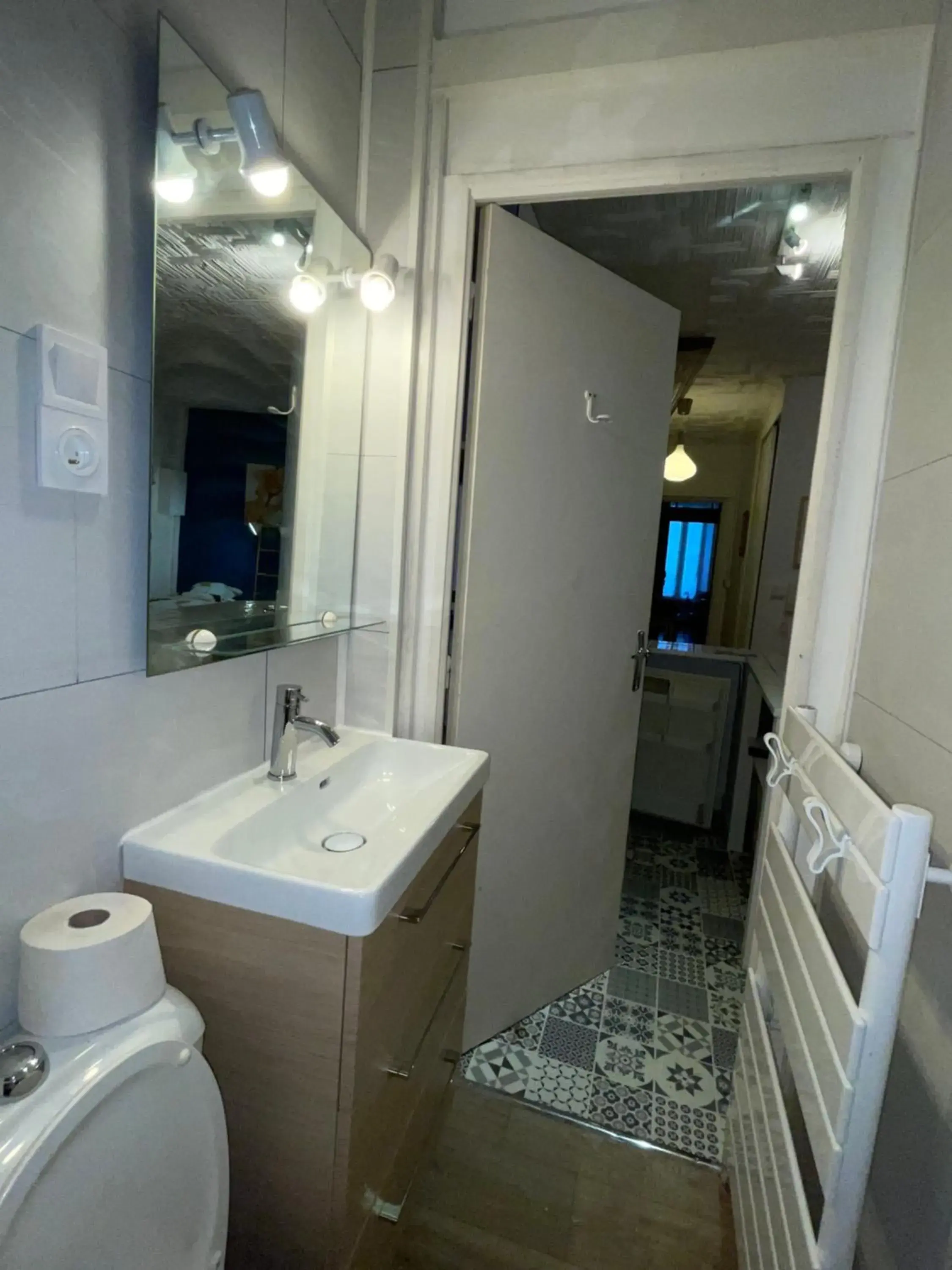 One-Bedroom Apartment in Studio N•2 avec patio en plein cœur de la ville One-Bedroom Apartment in Studio N•2 avec patio en plein cœur de la ville