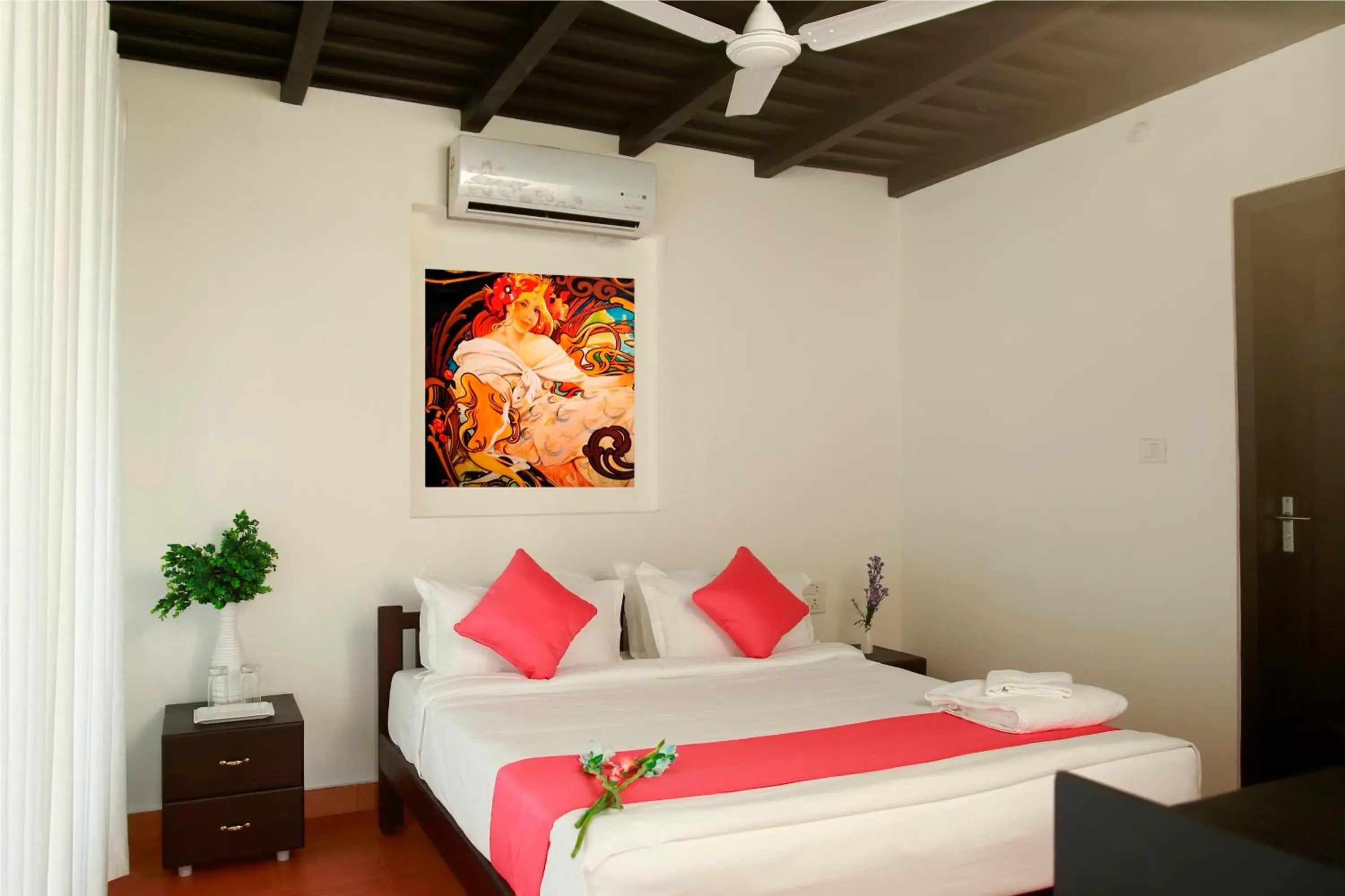 Photo of the whole room, Bed in Mayas Beach House Photo of the whole room, Bed in Mayas Beach House