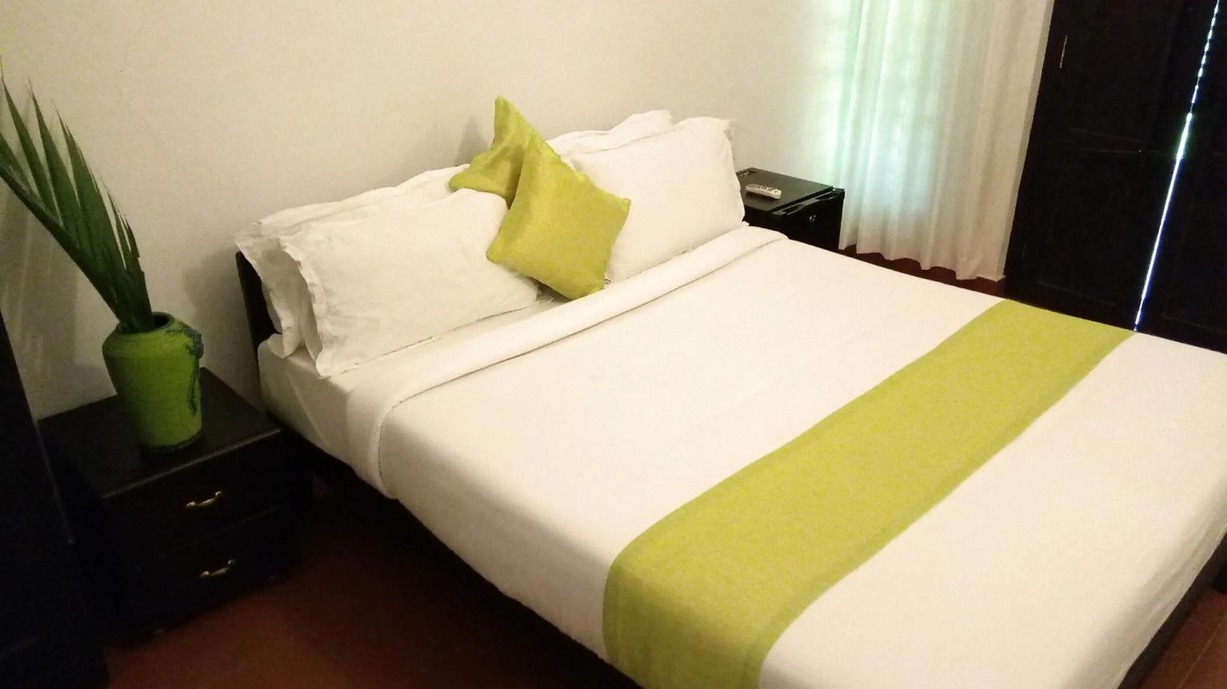 cot, Bed in Mayas Beach House