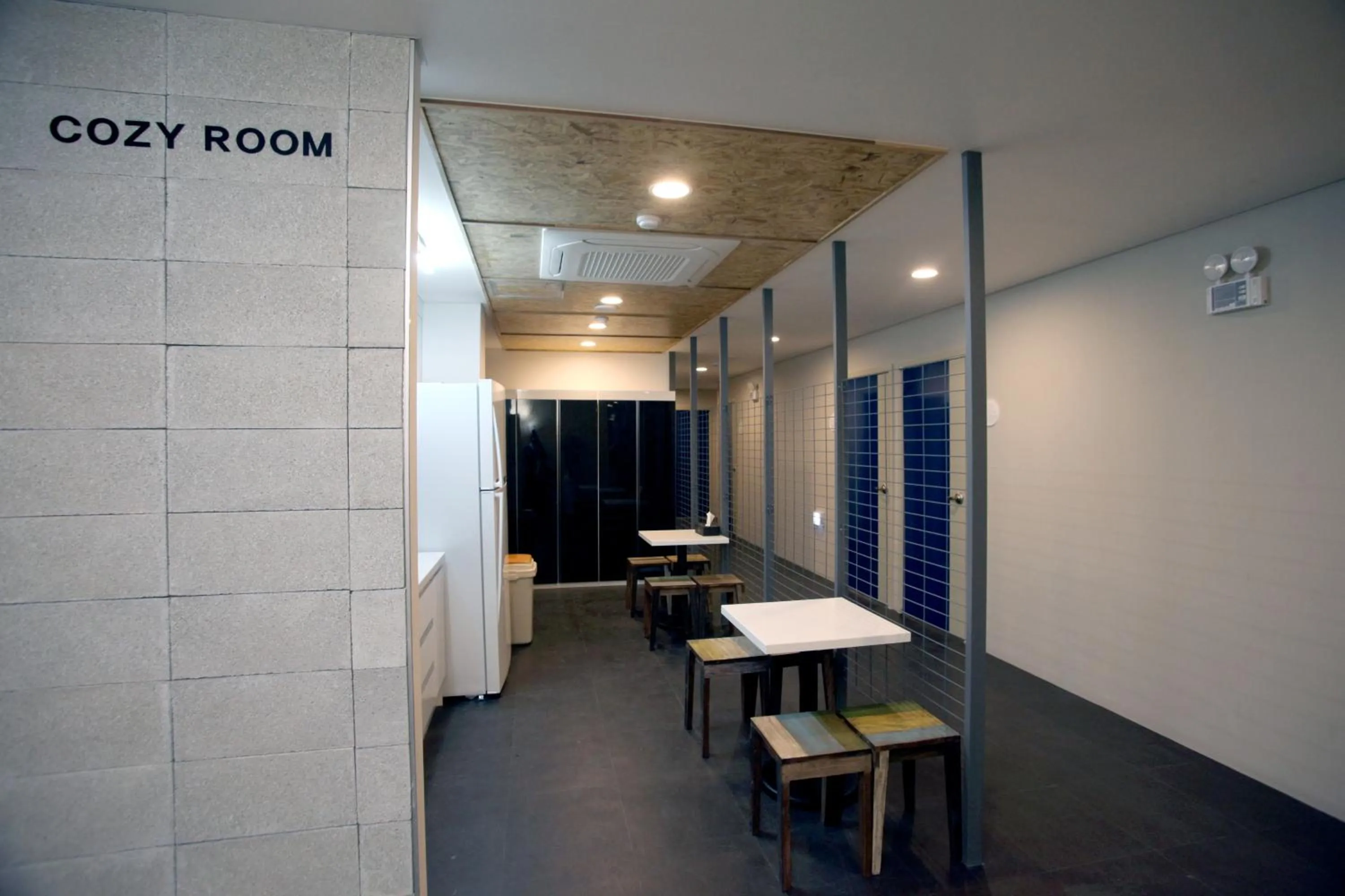 Communal lounge/ TV room in KSTAR METRO Hotel