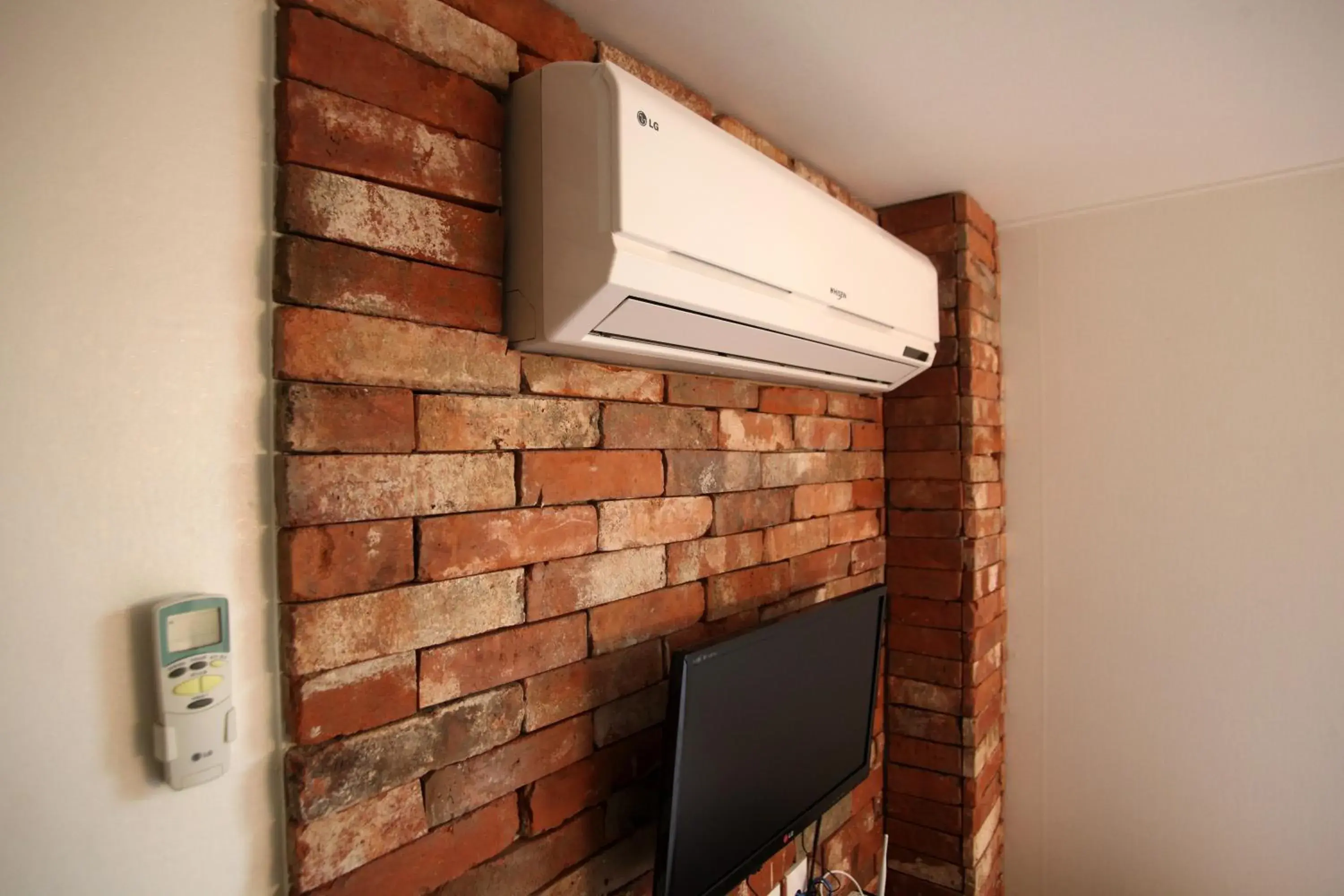 Photo of the whole room in KSTAR METRO Hotel Photo of the whole room in KSTAR METRO Hotel