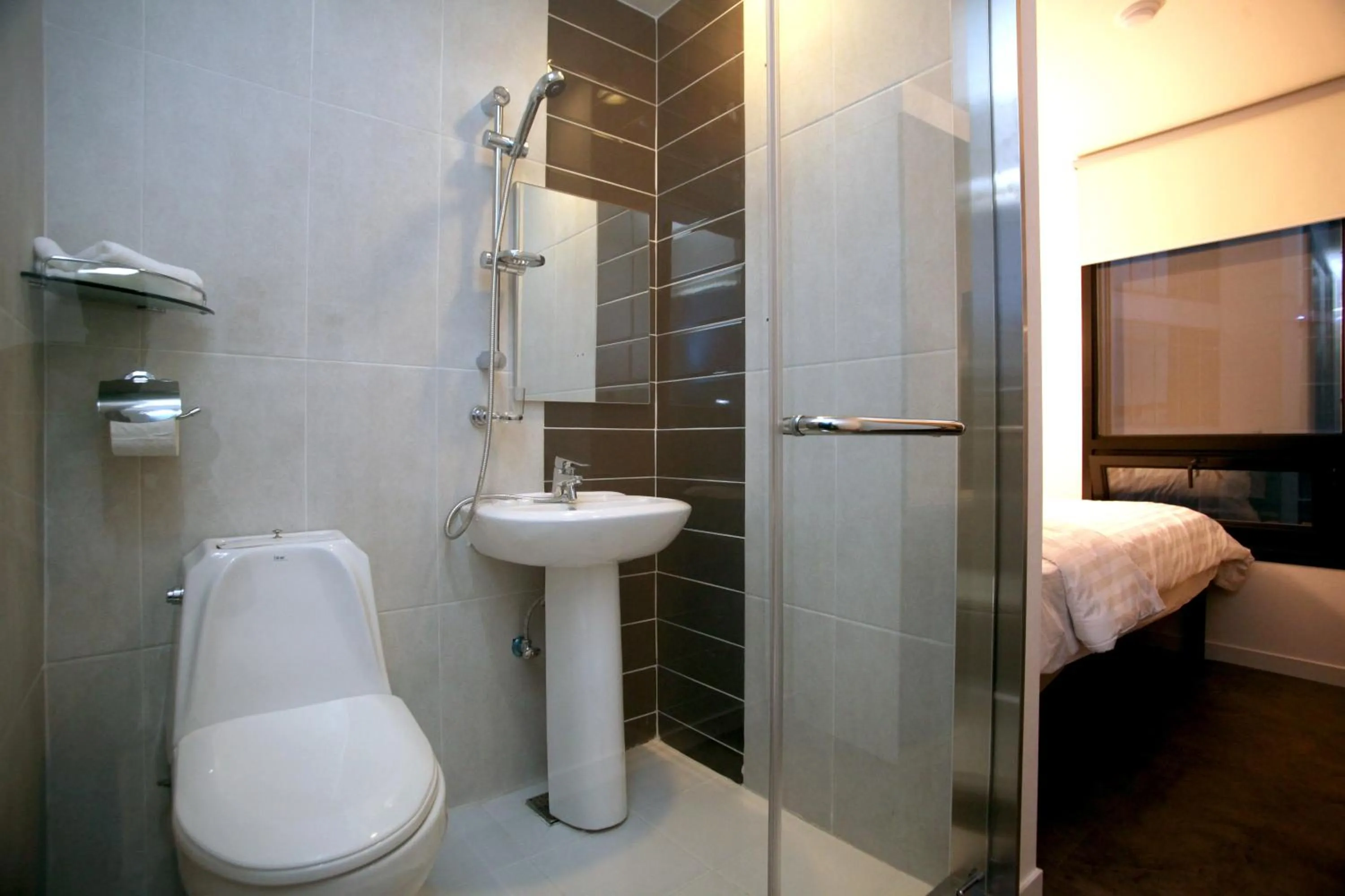 Bathroom in KSTAR METRO Hotel