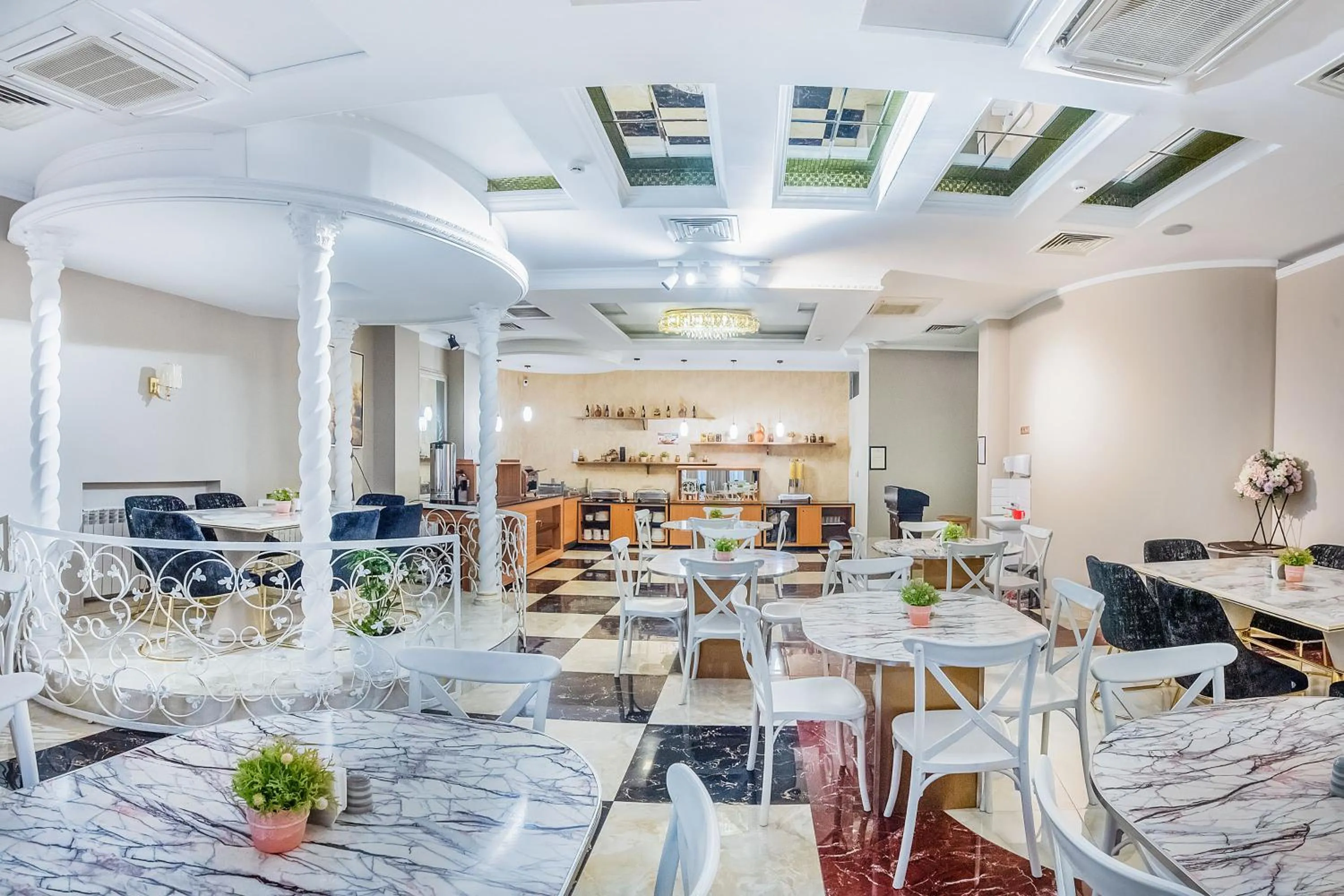 Restaurant/places to eat in Cron Palace kosher Tbilisi Hotel