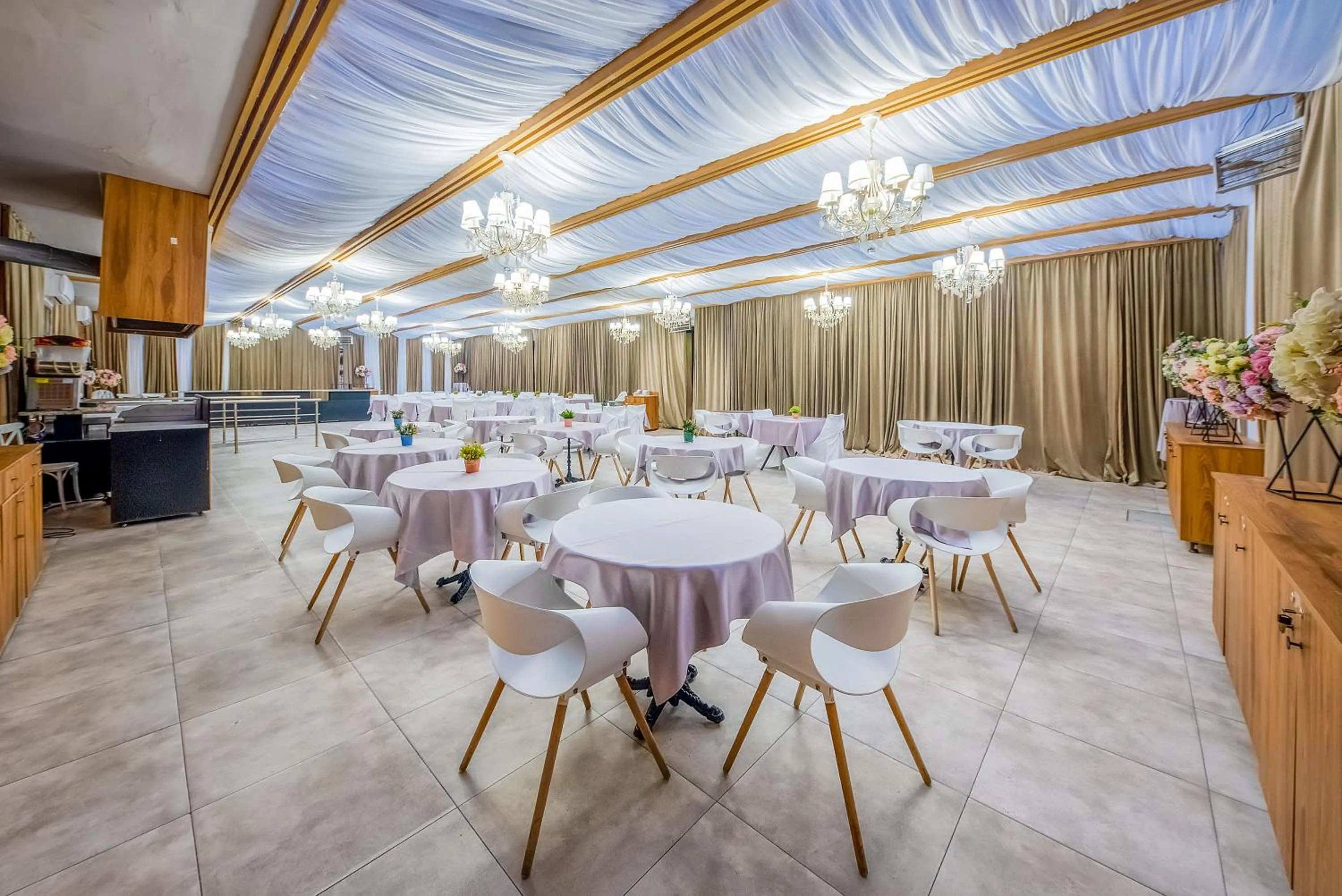 Restaurant/places to eat in Cron Palace kosher Tbilisi Hotel