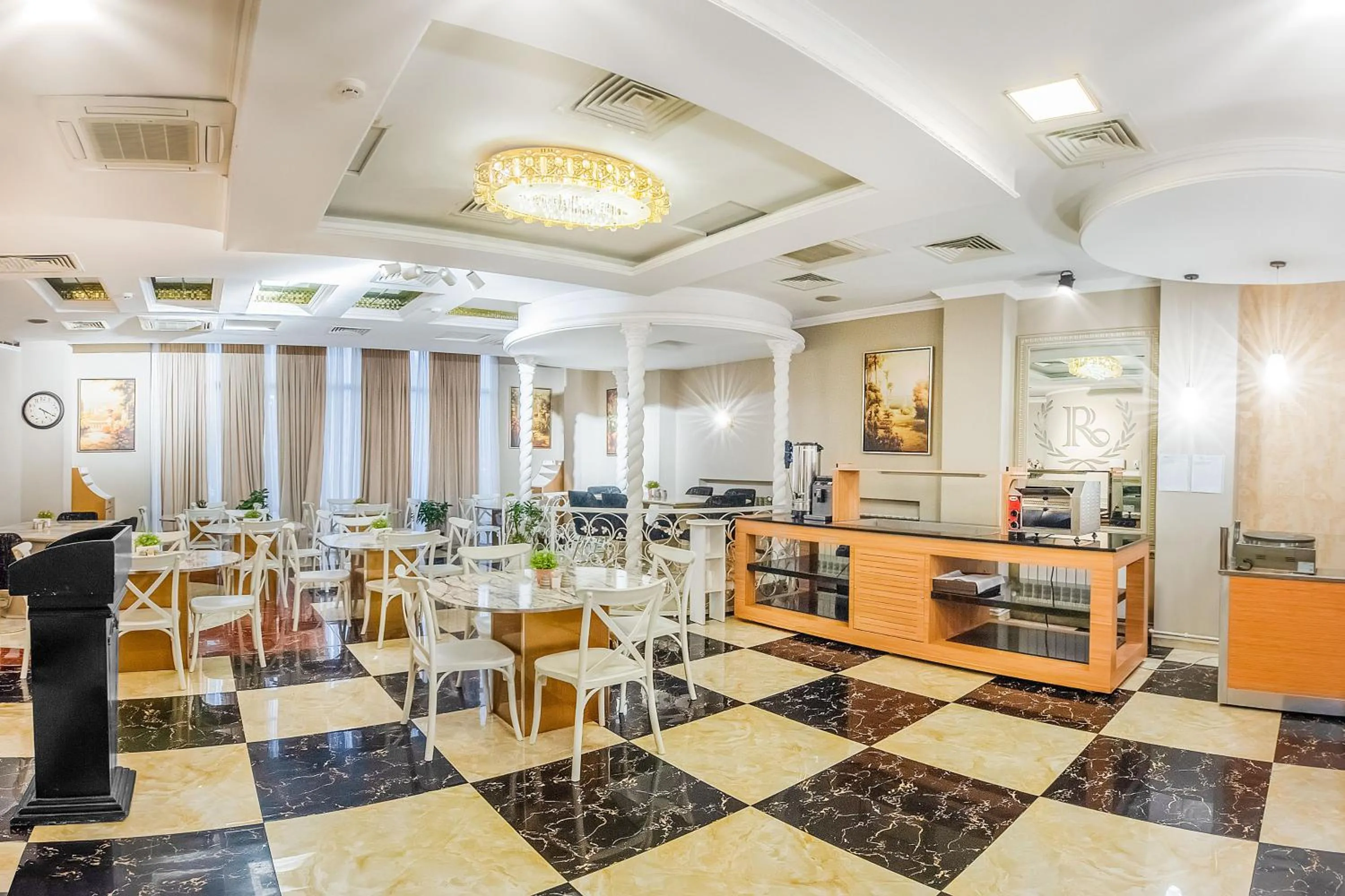 Restaurant/places to eat in Cron Palace kosher Tbilisi Hotel