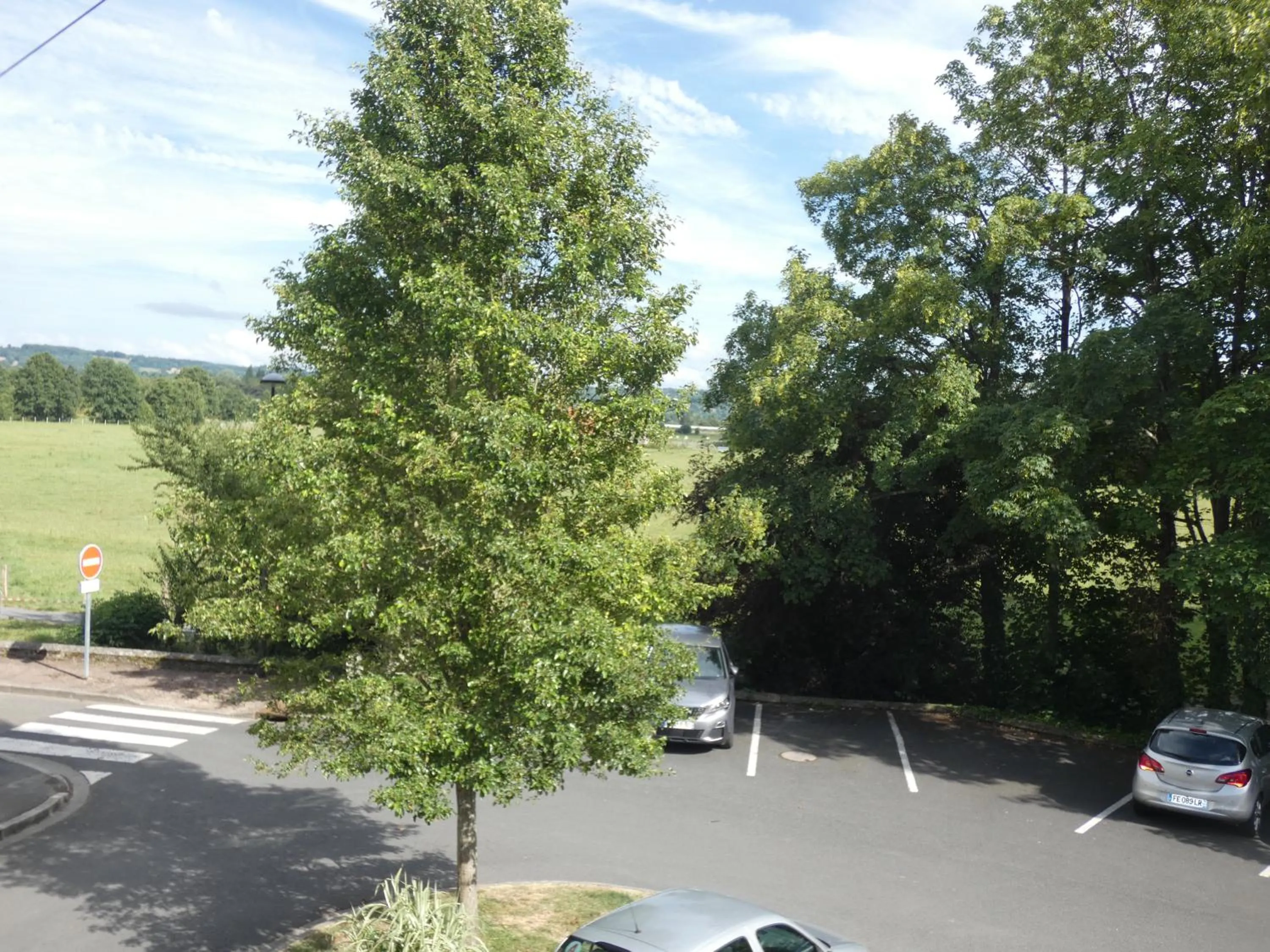 Parking in Hôtel de France