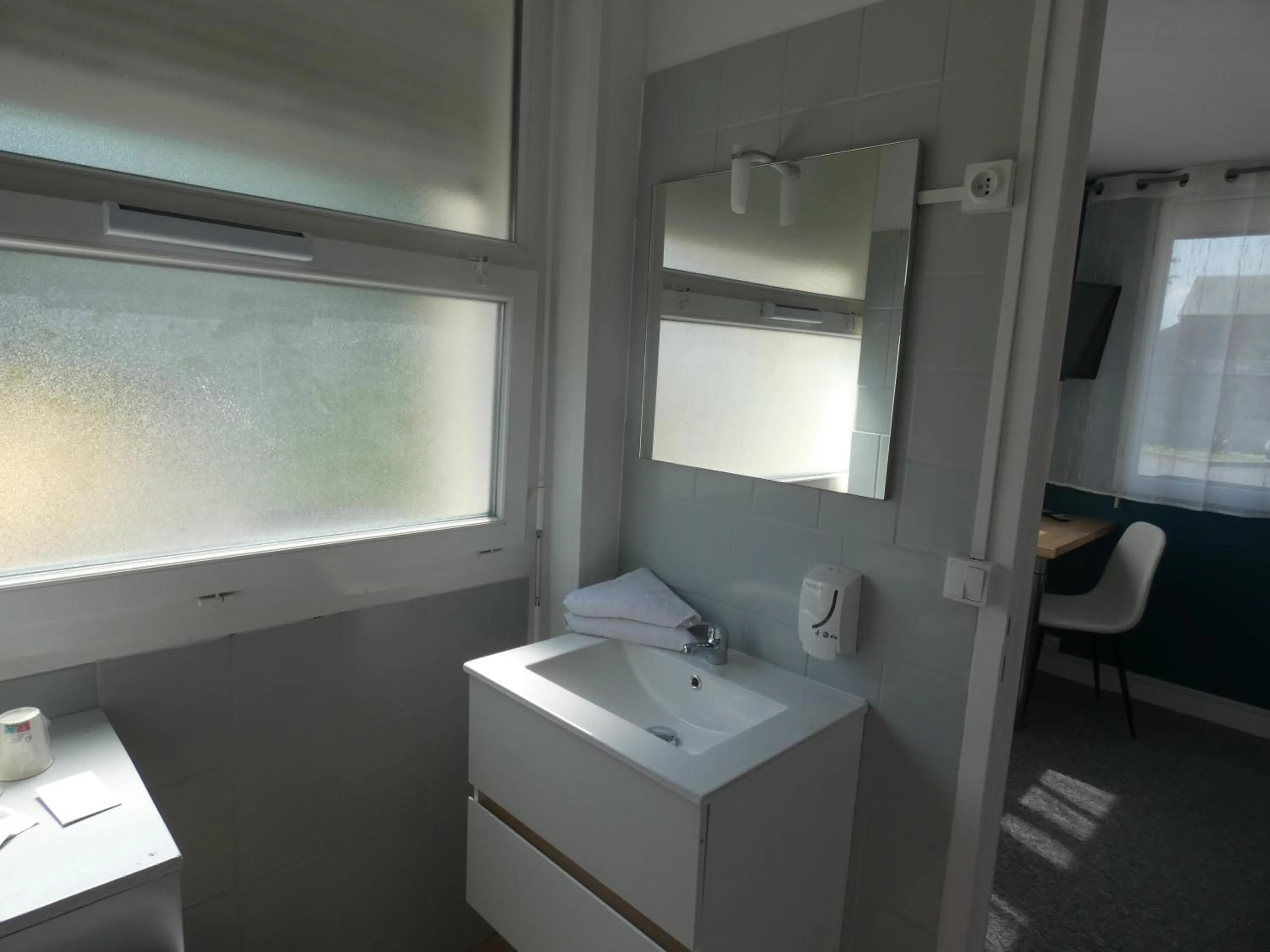 Bathroom in Hôtel de France