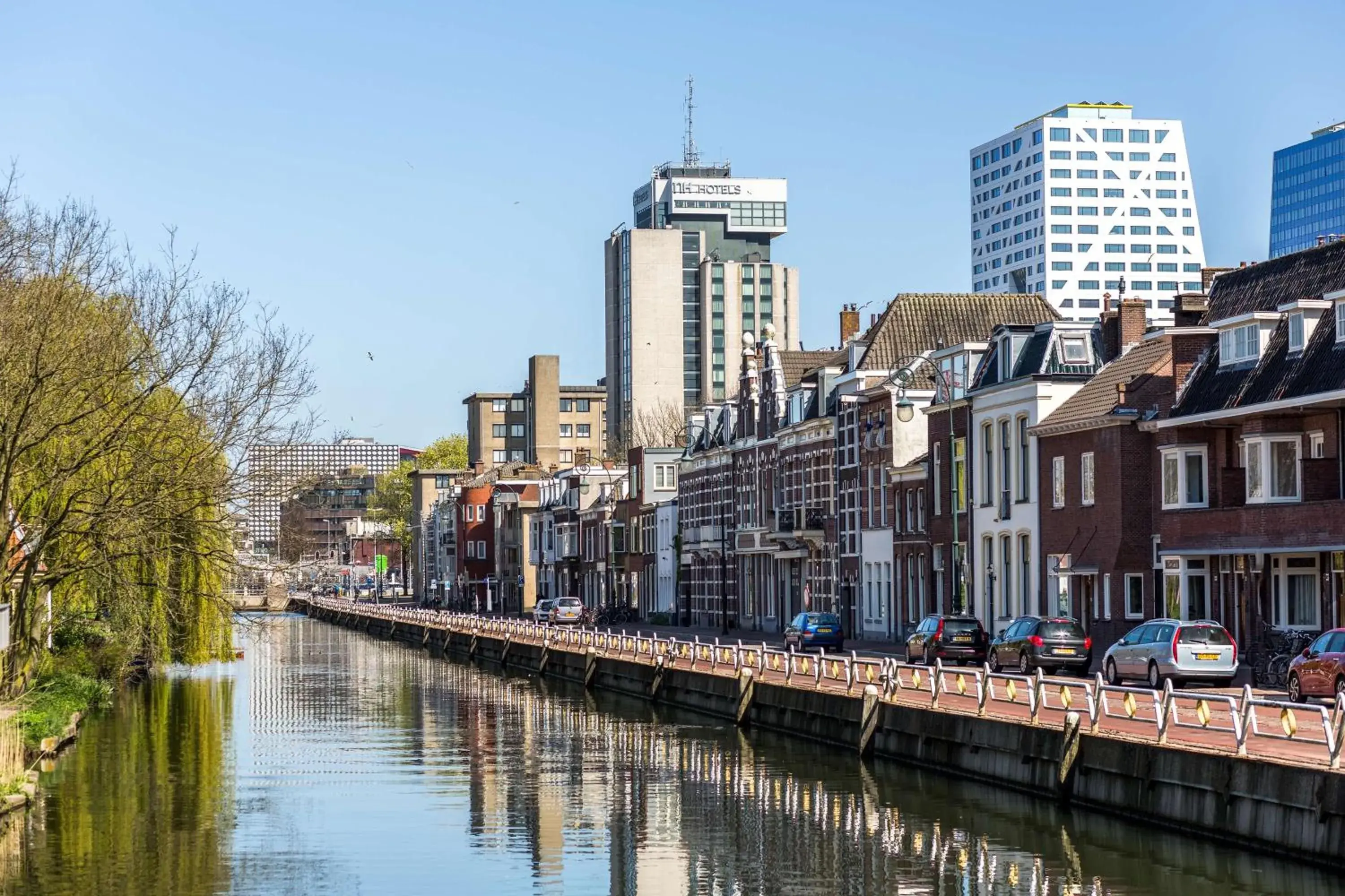 Property building in NH Utrecht Property building in NH Utrecht