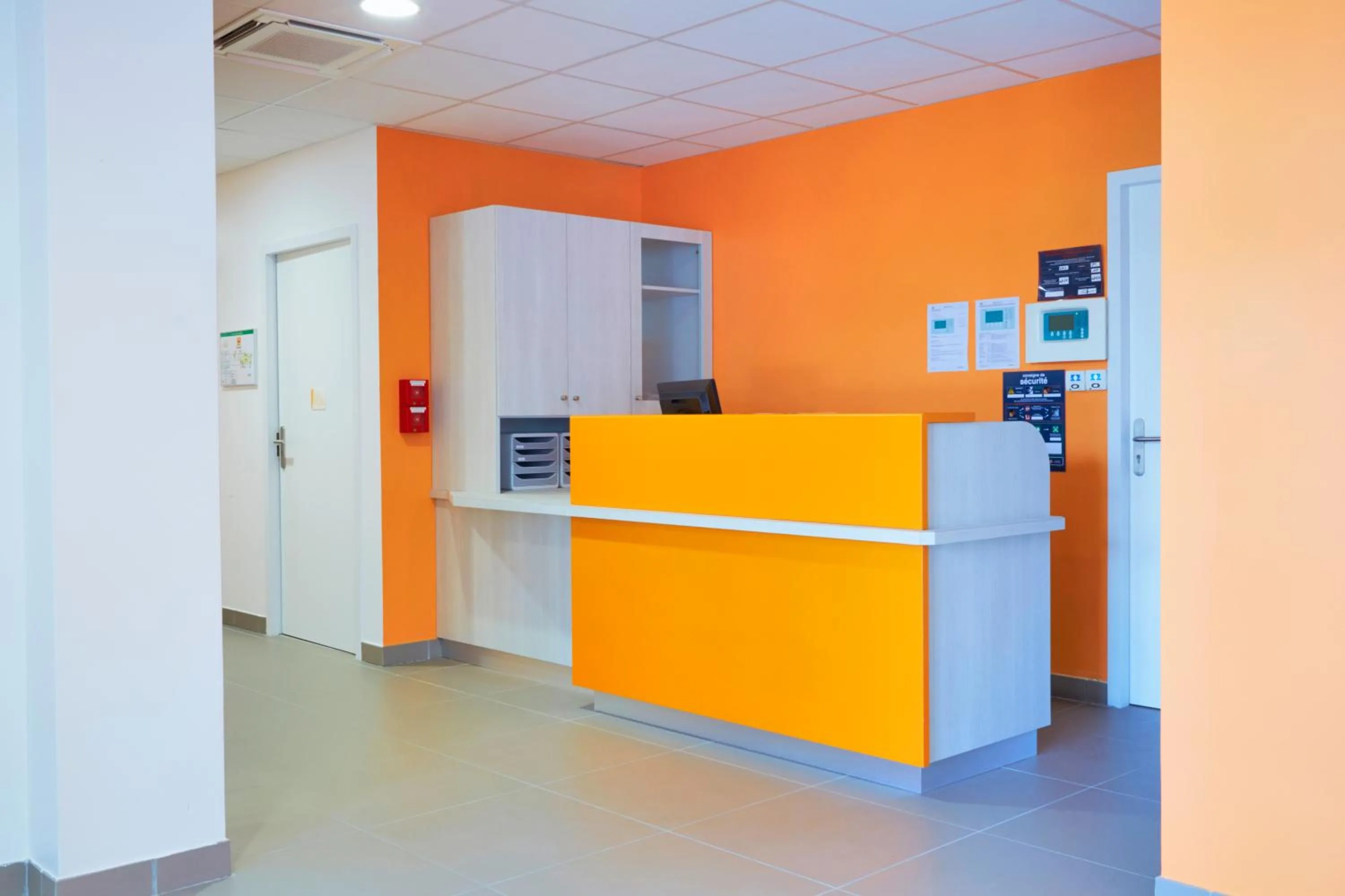 Lobby or reception in Premiere Classe Bordeaux Ouest - Mérignac Aéroport