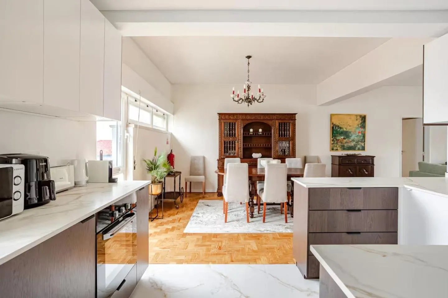 Kitchen or kitchenette in OLIVA 50 - 4 Bedrooms and Office - 3 Bathrooms - Near Lisbon Expo & Airport