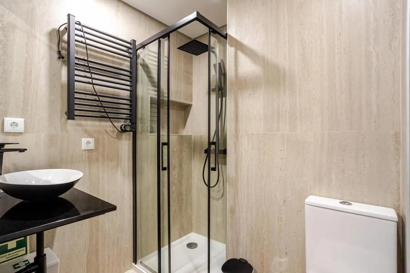 Bathroom in OLIVA 50 - 4 Bedrooms and Office - 3 Bathrooms - Near Lisbon Expo & Airport