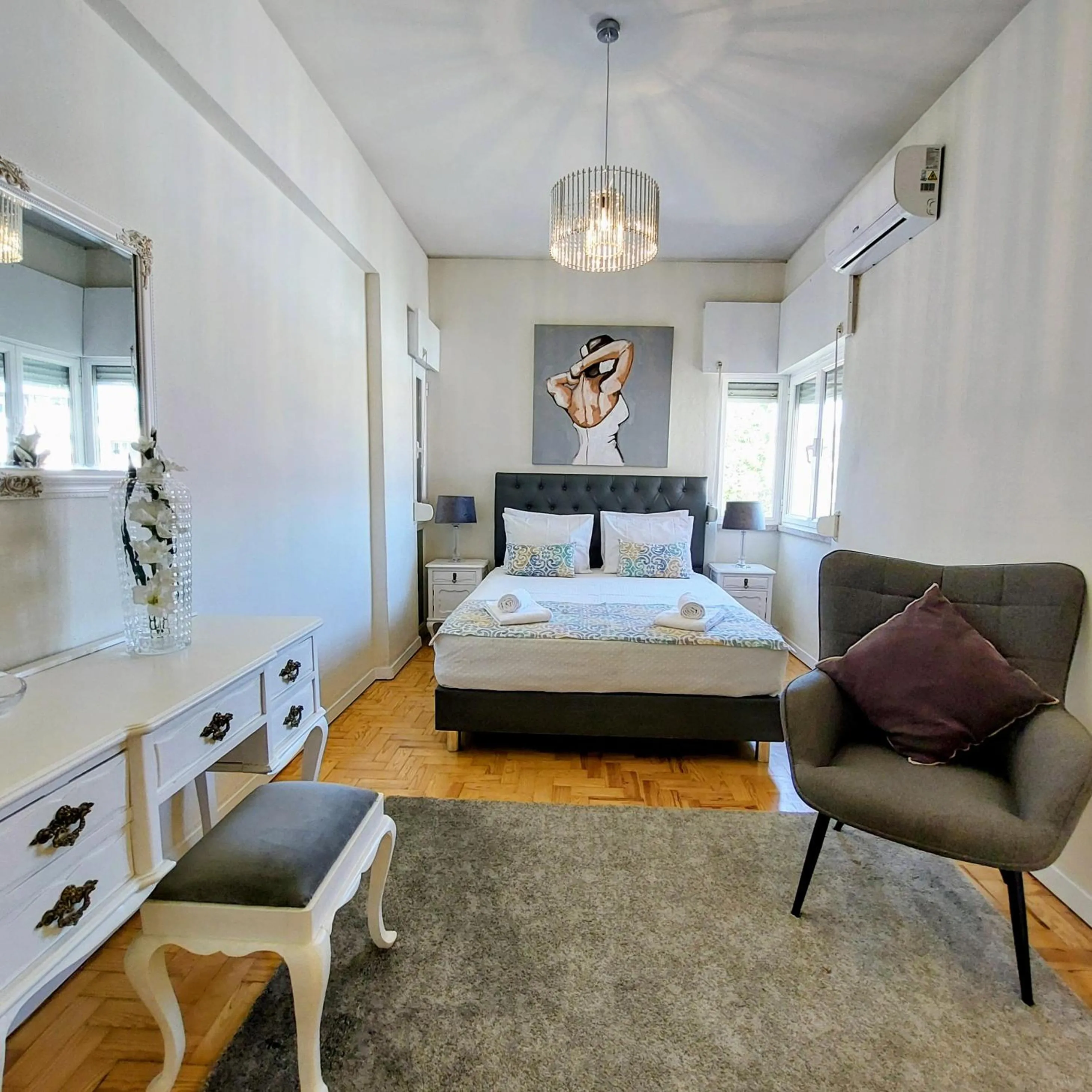 Seating area, Bed in OLIVA 50 - 4 Bedrooms and Office - 3 Bathrooms - Near Lisbon Expo & Airport