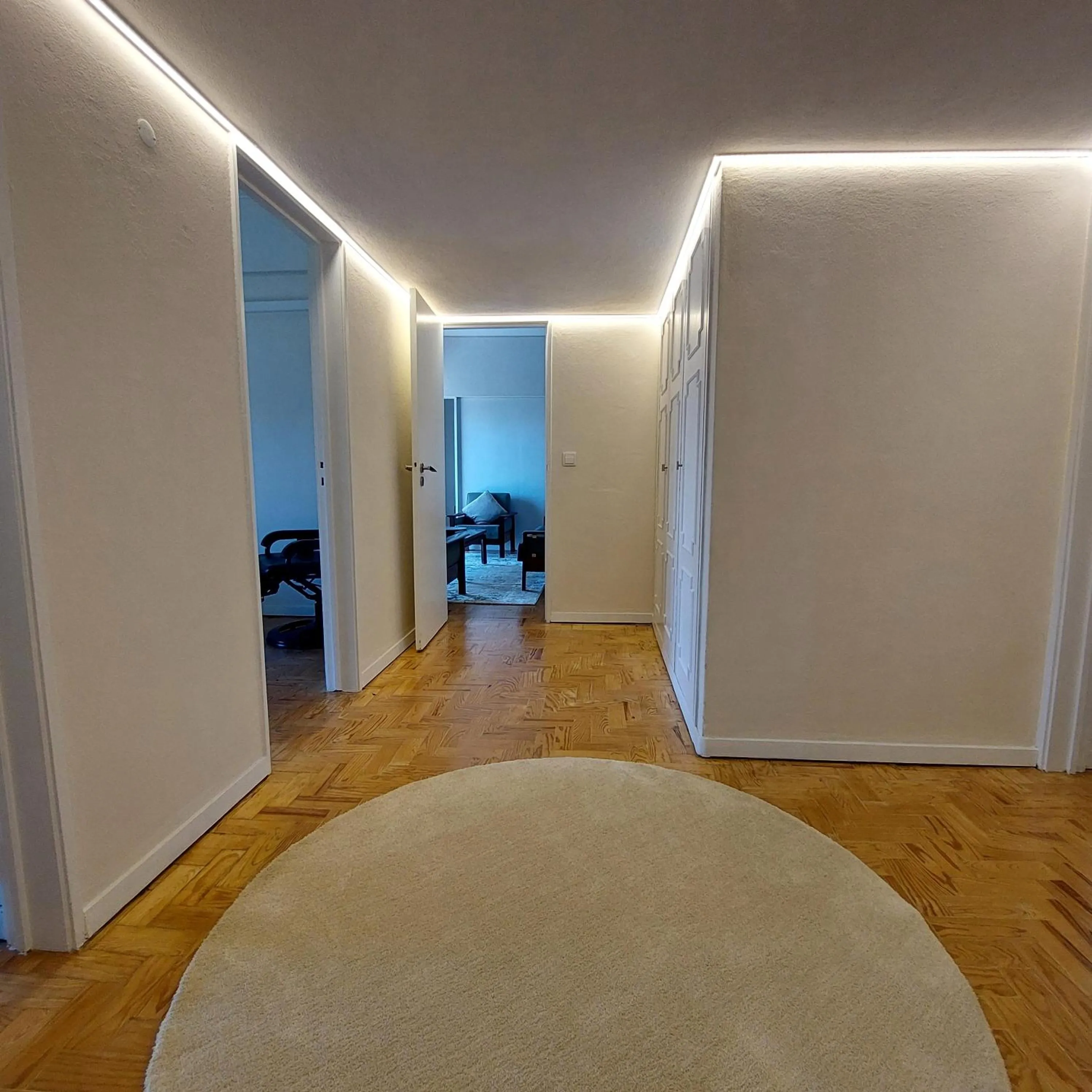 Property building in OLIVA 50 - 4 Bedrooms and Office - 3 Bathrooms - Near Lisbon Expo & Airport