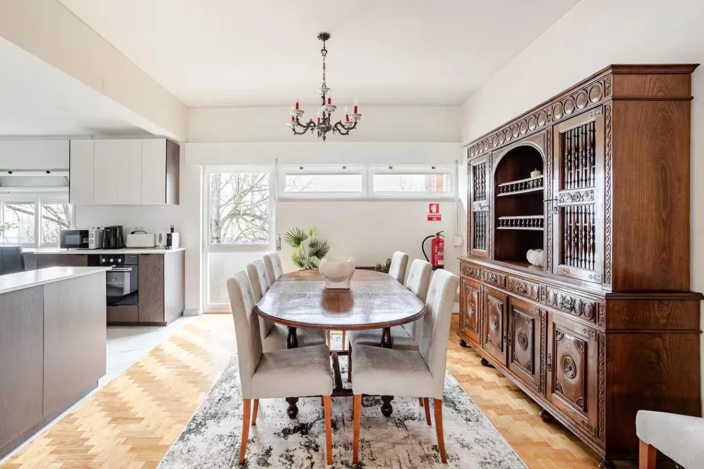 Dining area in OLIVA 50 - 4 Bedrooms and Office - 3 Bathrooms - Near Lisbon Expo & Airport