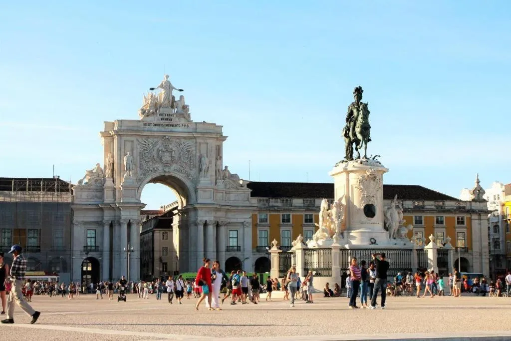 People in OLIVA 50 - 4 Bedrooms and Office - 3 Bathrooms - Near Lisbon Expo & Airport