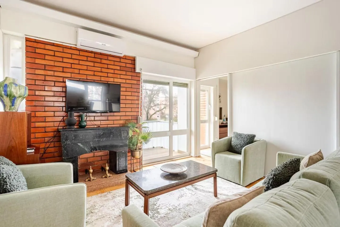 TV and multimedia in OLIVA 50 - 4 Bedrooms and Office - 3 Bathrooms - Near Lisbon Expo & Airport